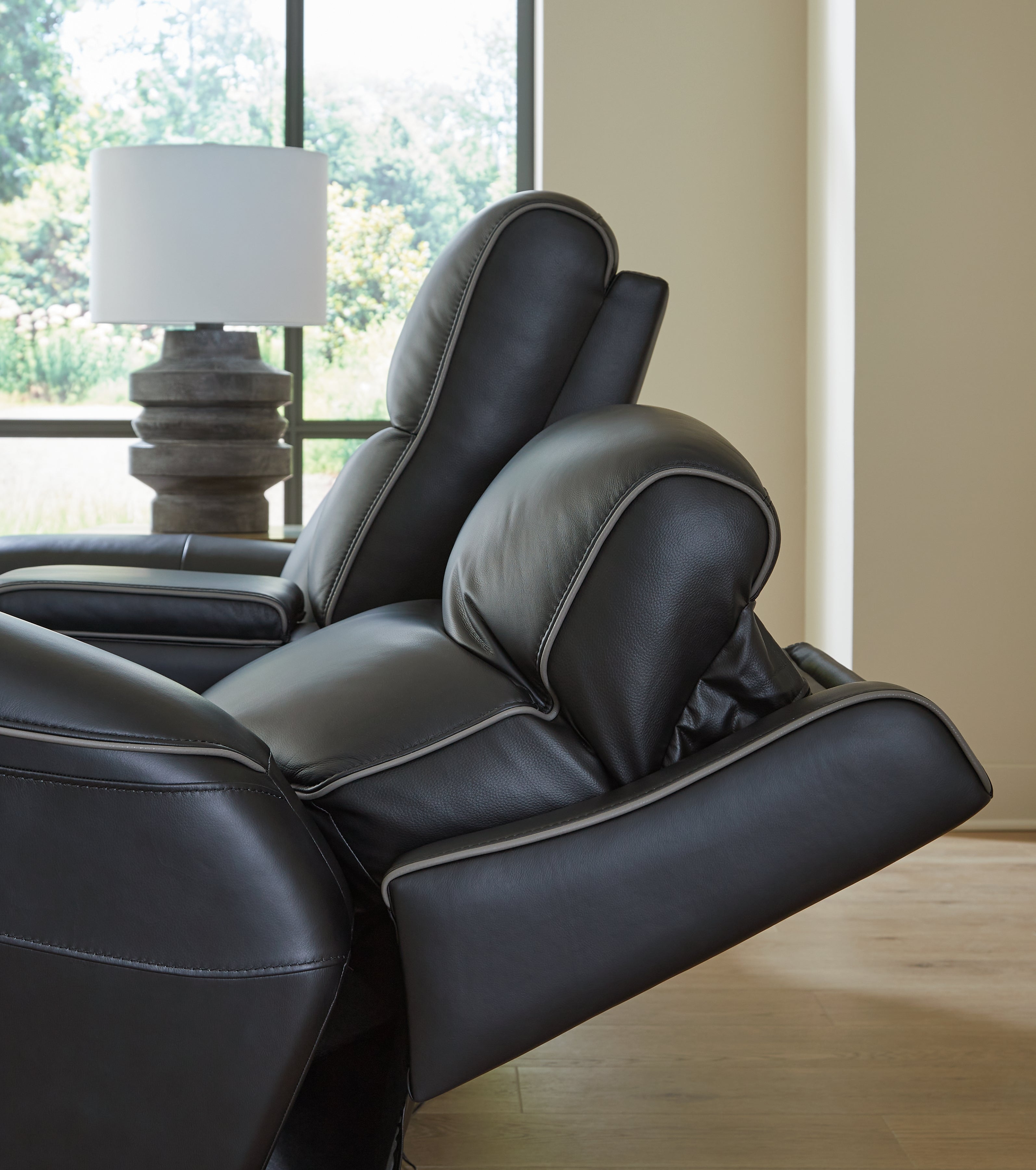 5Z-Comfort Onyx Power Reclining Loveseat/CON/ADJ HDRST