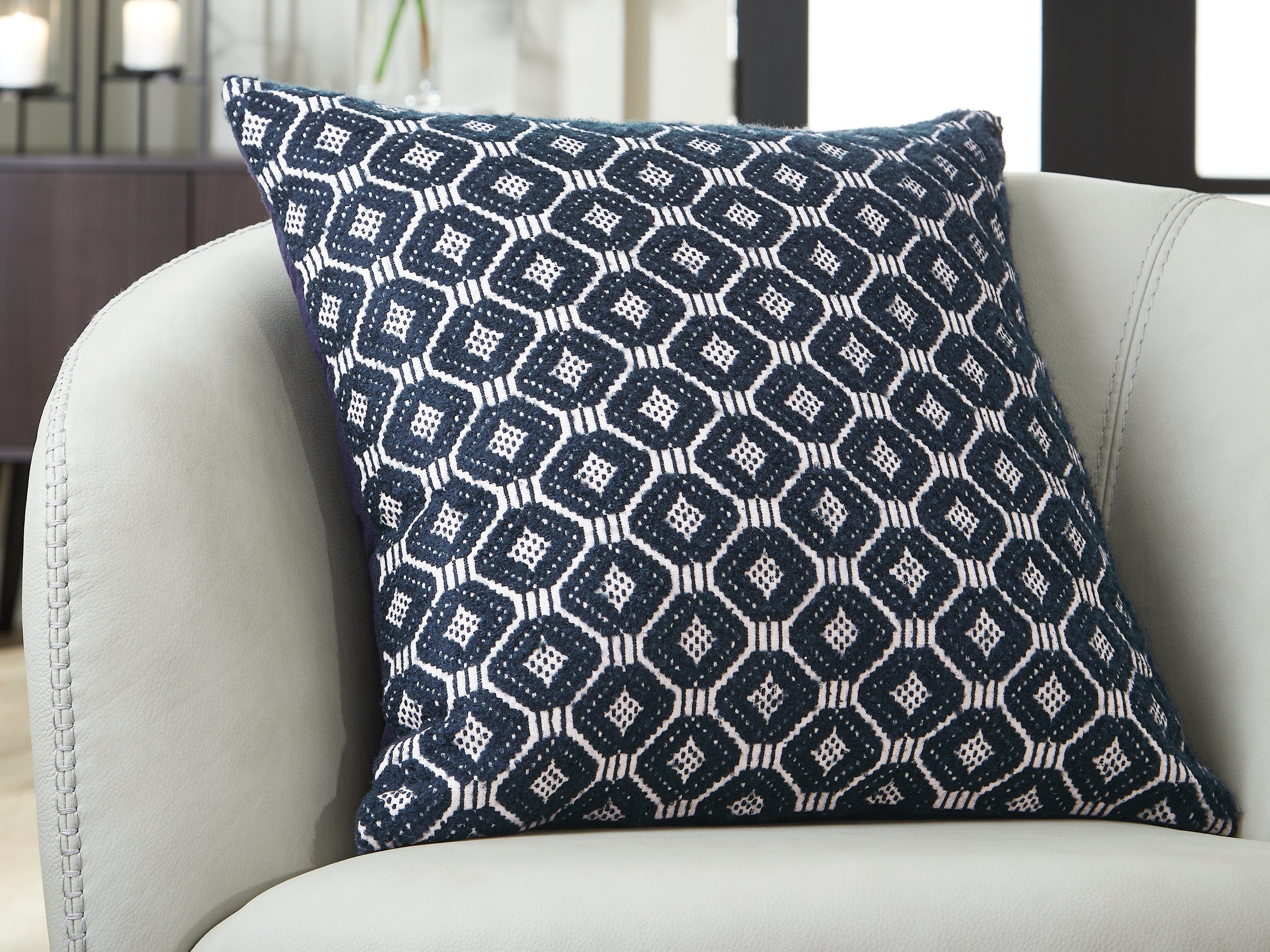 Abra Black/Ivory Pillow (Set of 4)