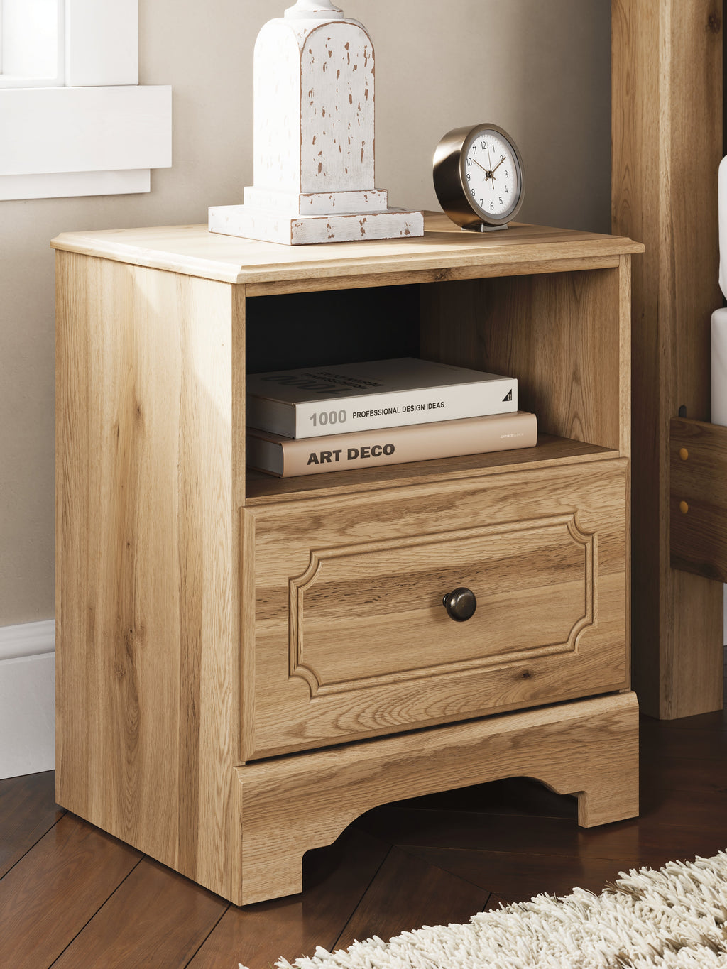 Aleaport Warm Queen Panel Bed, Dresser, Mirror and Nightstand, Brown