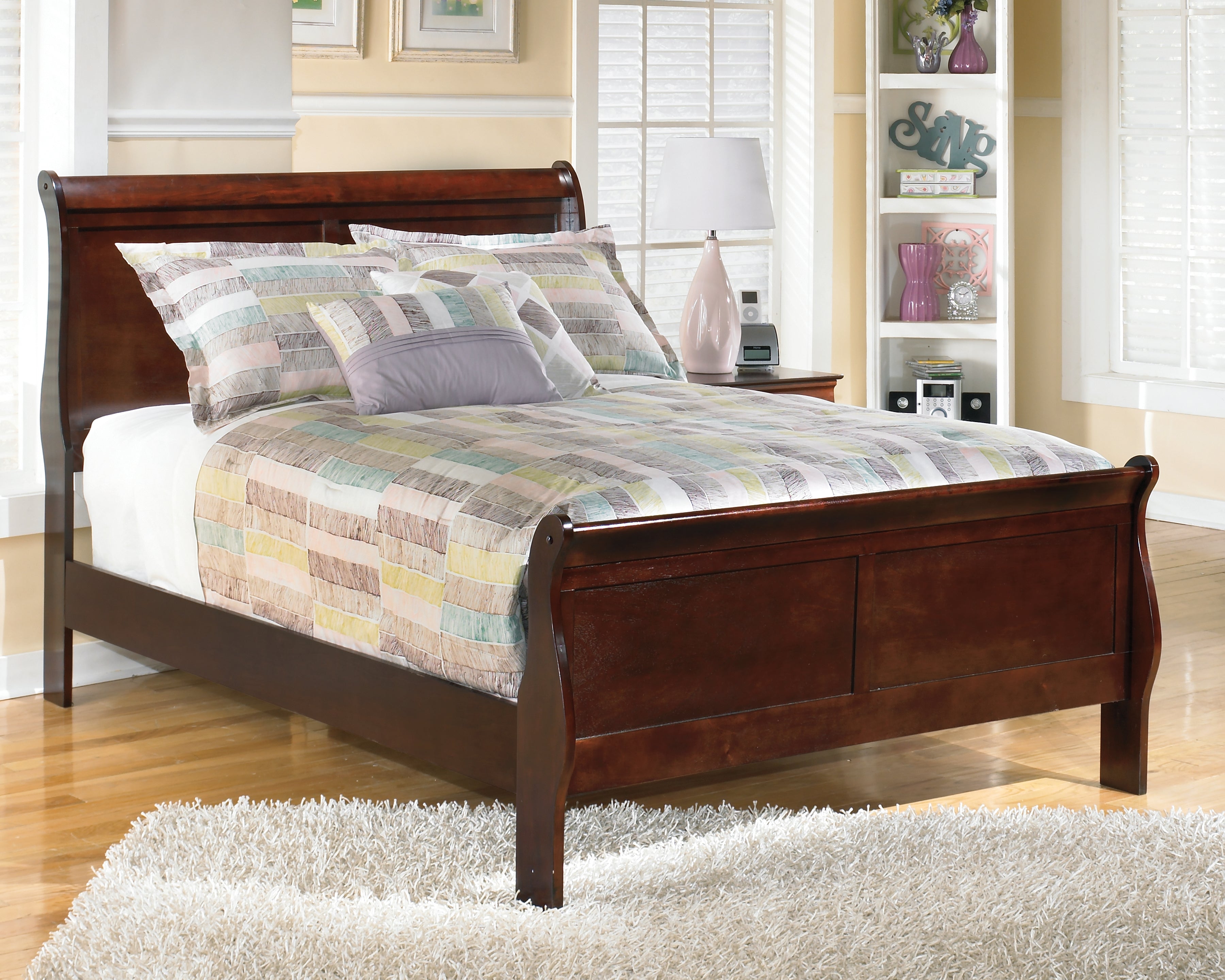 Alisdair Reddish Brown Full Sleigh Bed