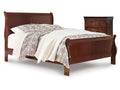 Alisdair Reddish Brown King Sleigh Bedroom Set with Chest
