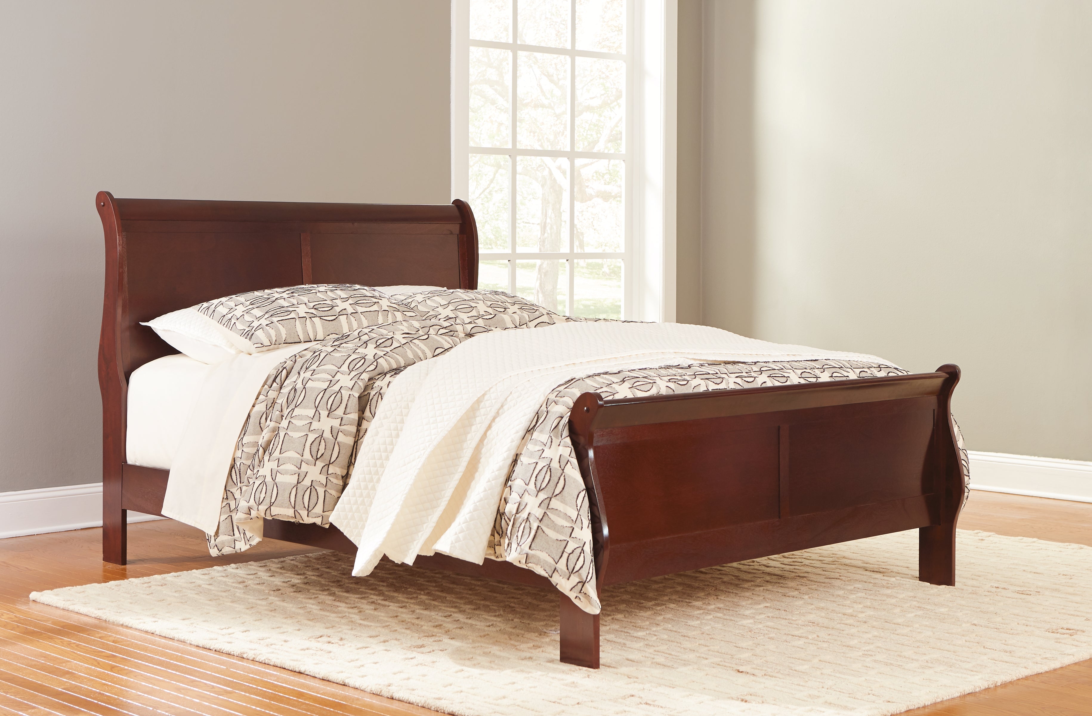 Alisdair Reddish King Sleigh Bedroom Set, Brown
