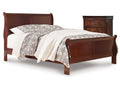 Alisdair Reddish Brown Queen Sleigh Bedroom Set with Chest