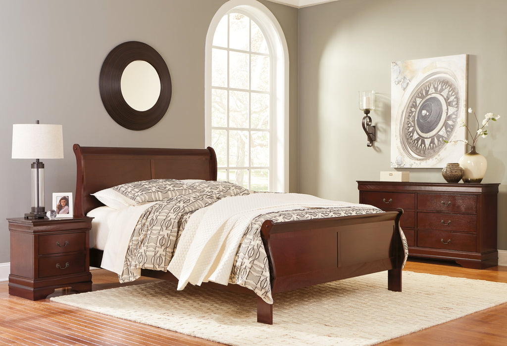 Alisdair Reddish Queen Sleigh Bedroom Set, Brown