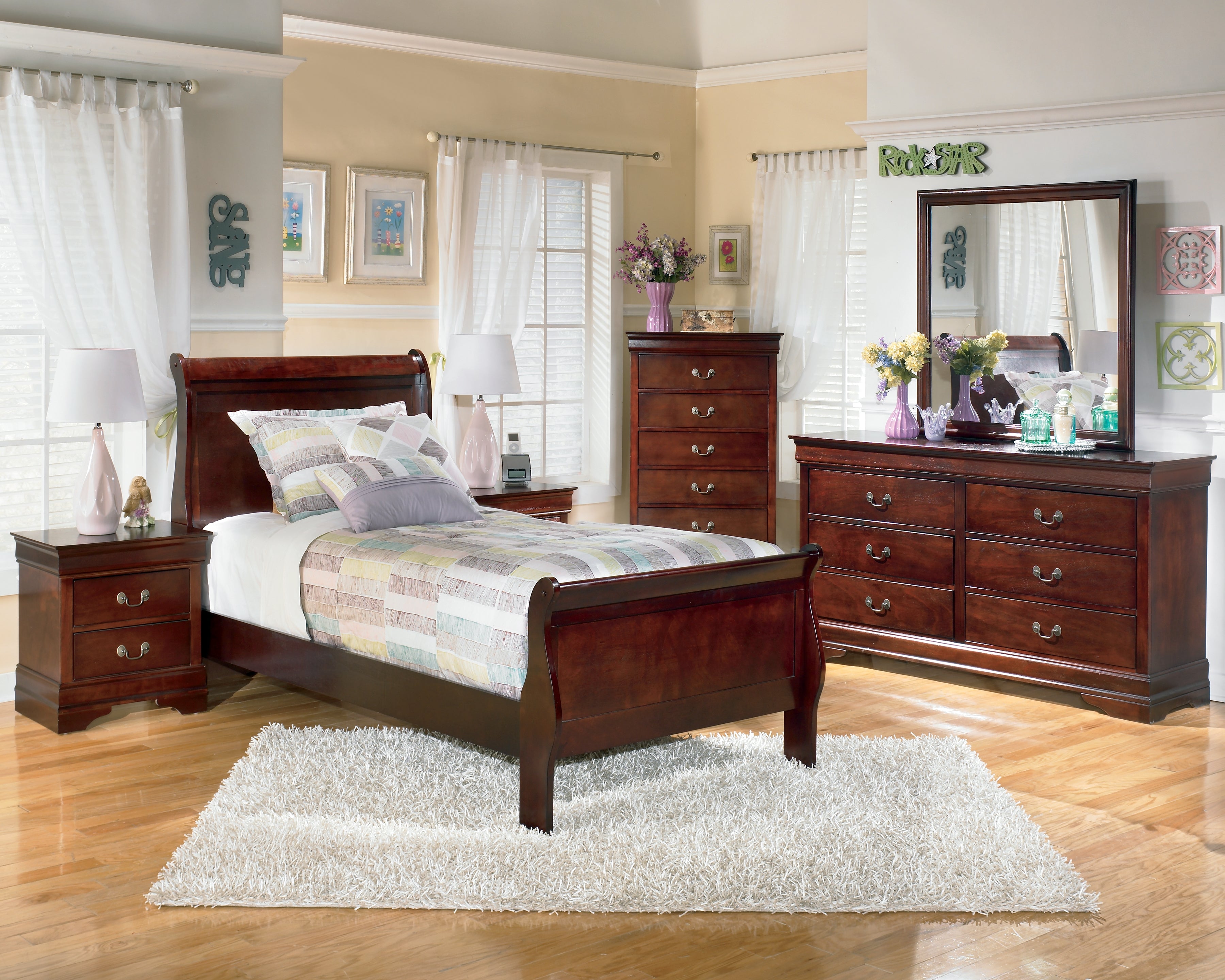 Alisdair Reddish Brown Twin Sleigh Bed