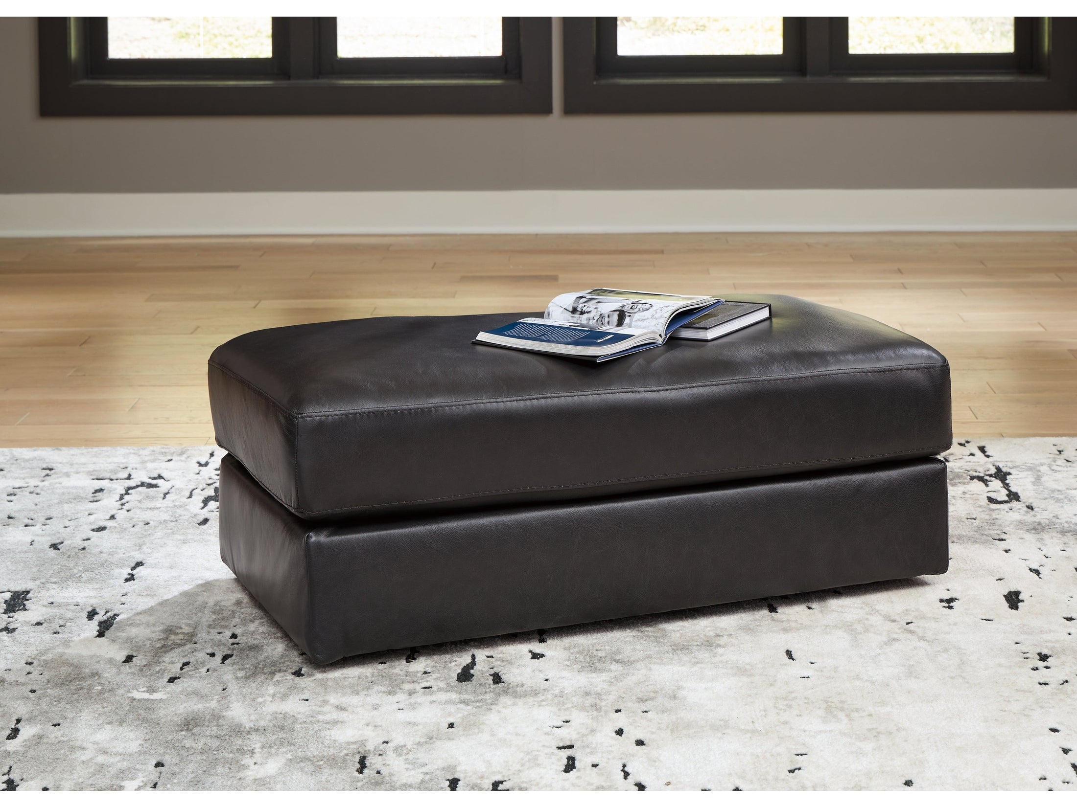 Amiata Onyx Leather Ottoman