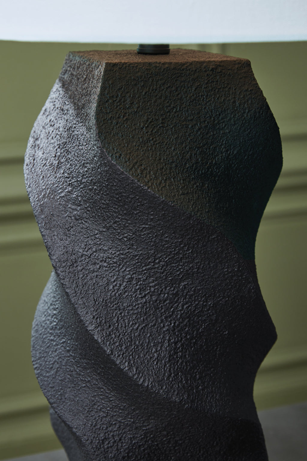 Amillion Black Poly Table Lamp