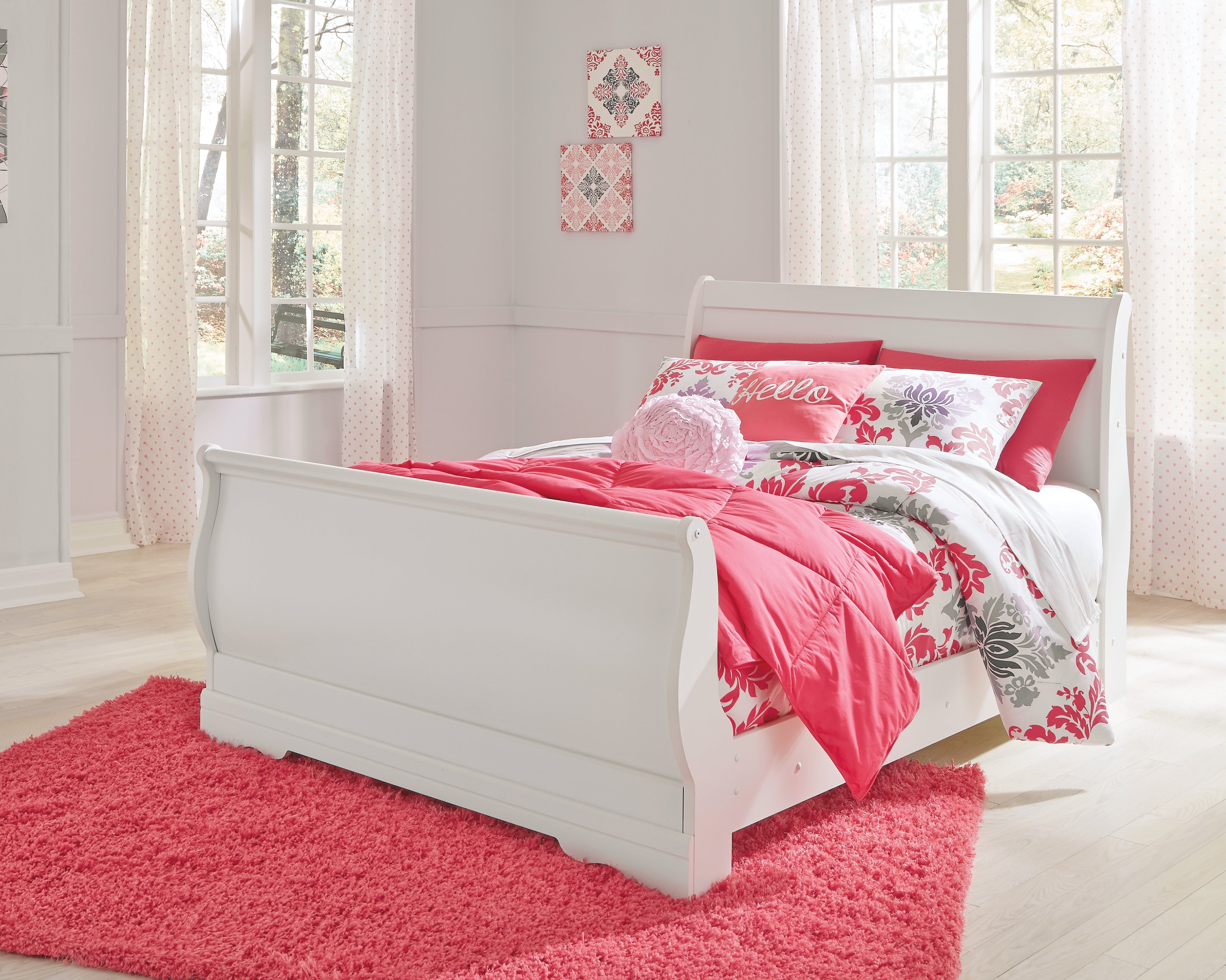 Anarasia White Full Sleigh Bedroom Set with Chest and Nightstand