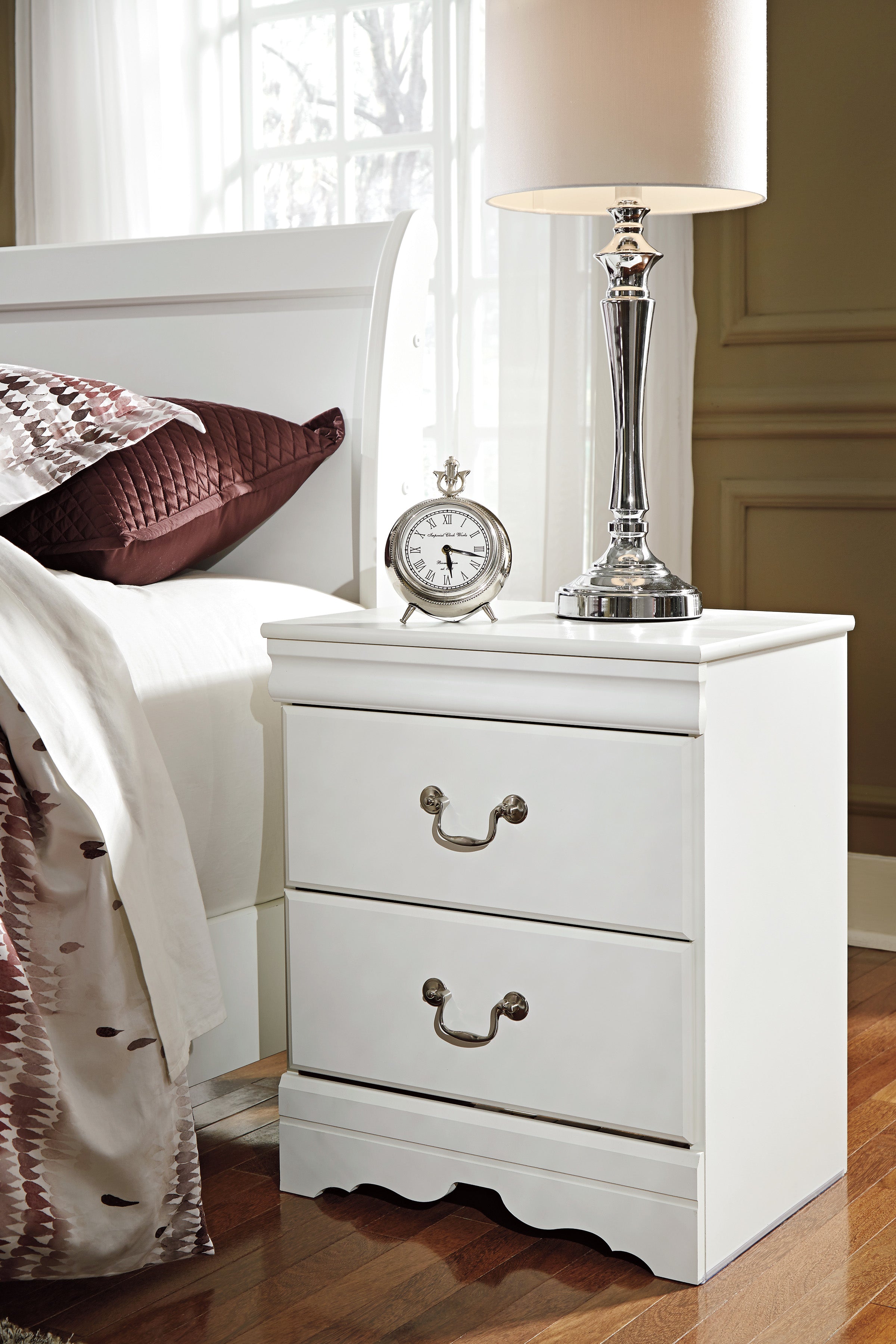 Anarasia Queen Sleigh Bedroom Set, White