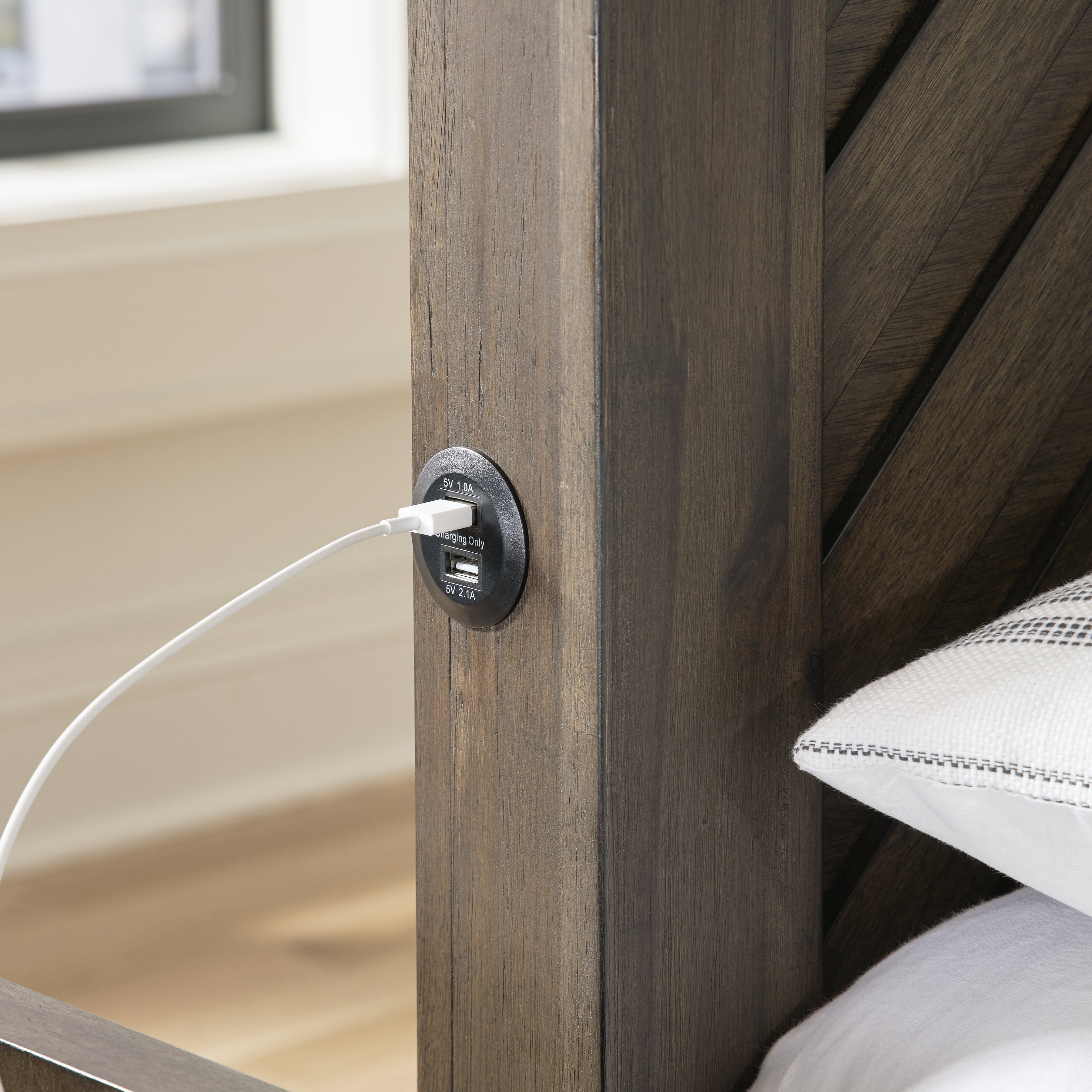 Arkenton Grayish Brown King Panel Bed