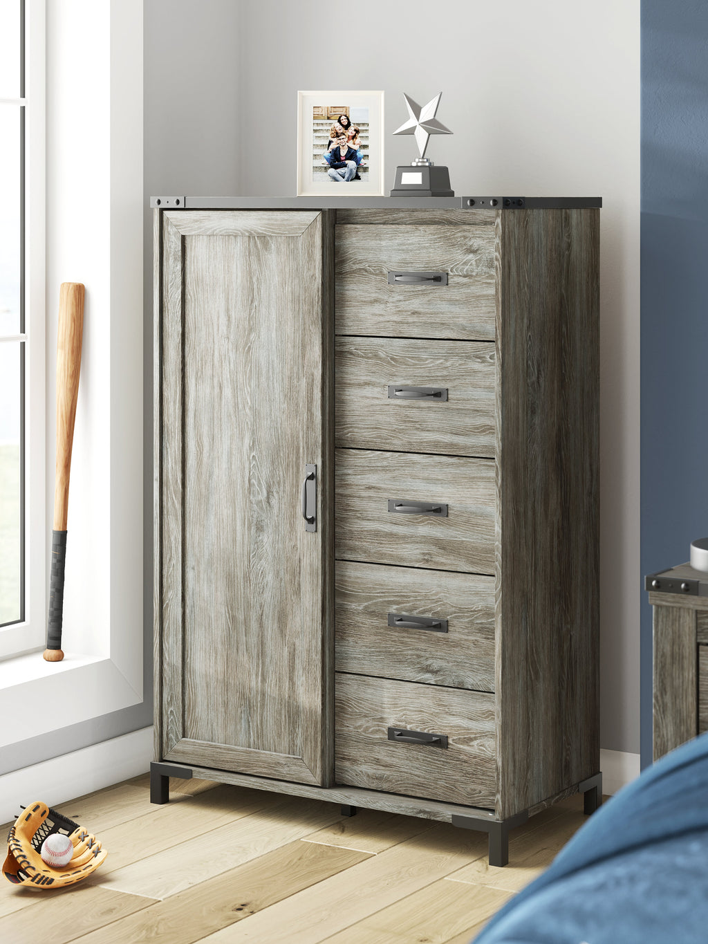Frandern Queen Panel Bed, Dresser, Mirror, Chest and 2 Nightstands, Gray