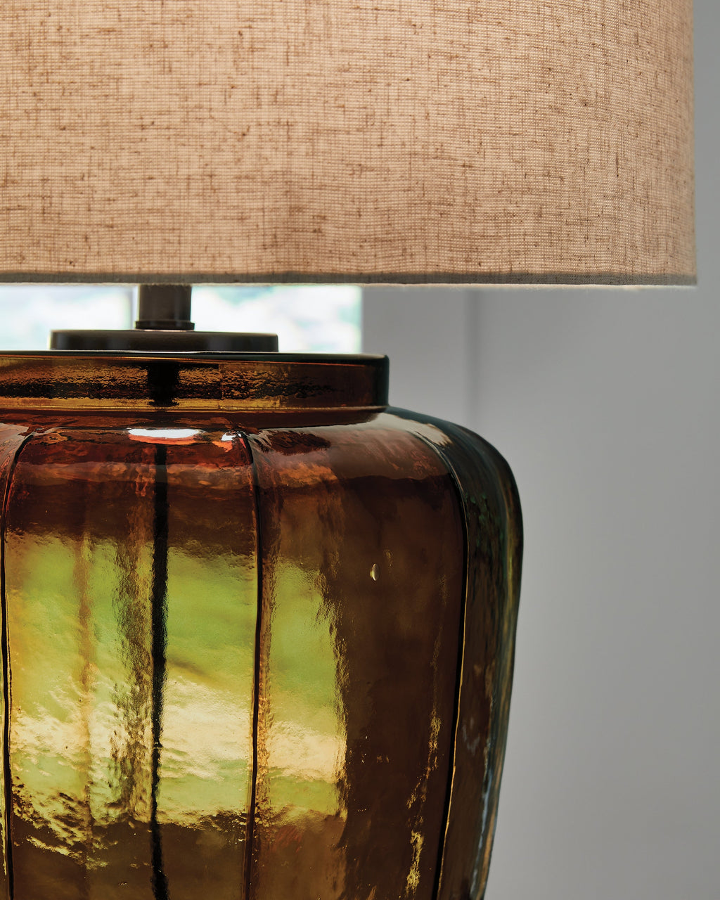 Bainmore Amber Glass Table Lamp (1/CN)
