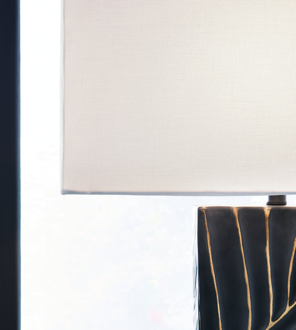 Bartlen Black/Gold 2-Piece Lamp Set