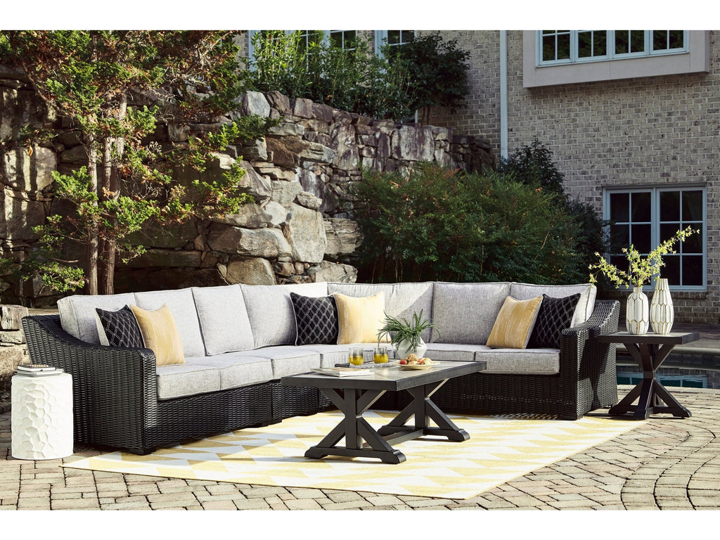 Beachcroft Black/Light Gray 4-Piece Outdoor Sectional