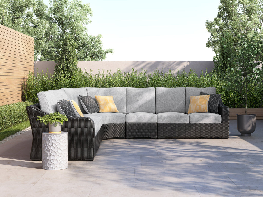 Beachcroft Black/Light Gray 5-Piece Outdoor Sectional