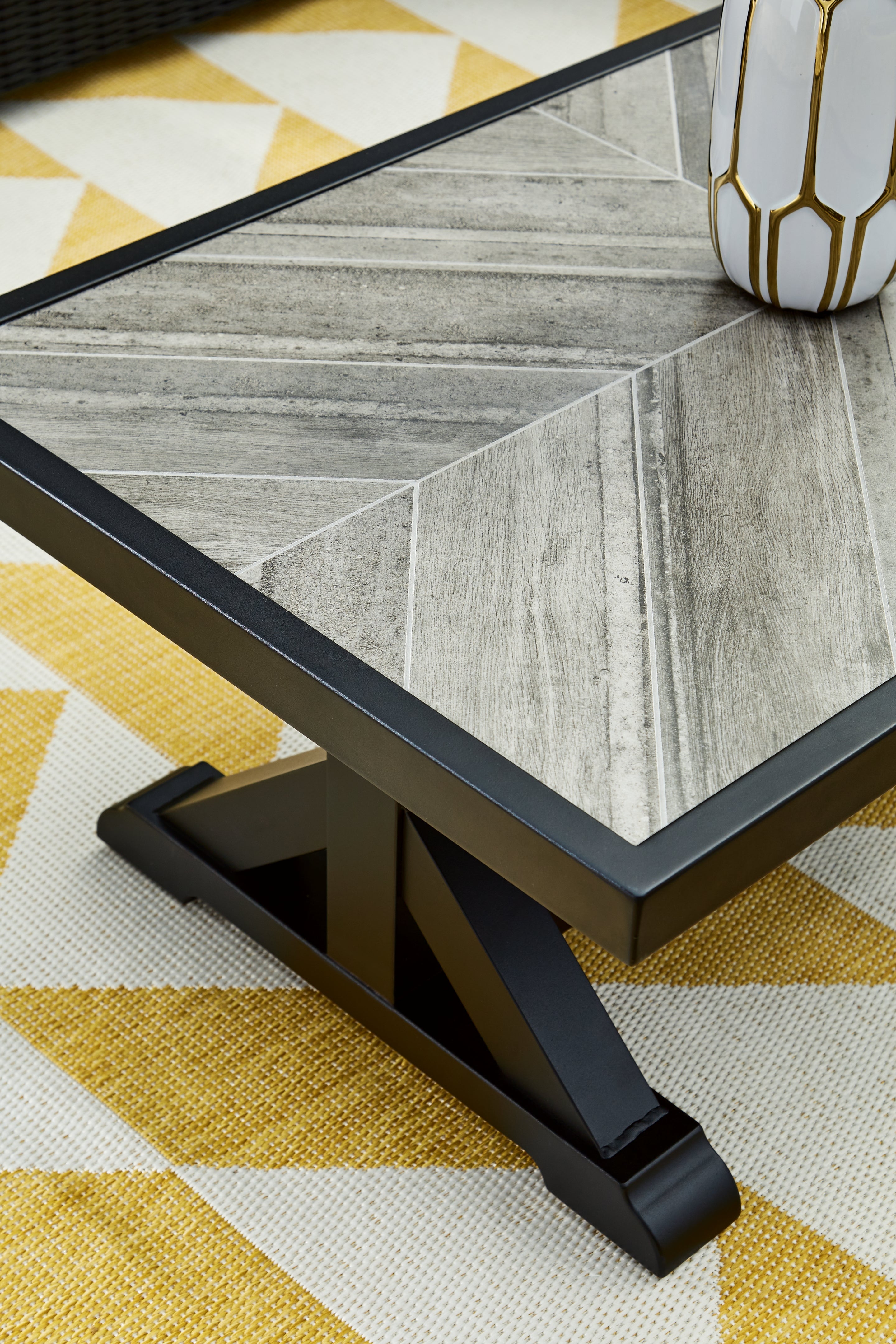 Beachcroft Black/Light Gray Outdoor Coffee Table