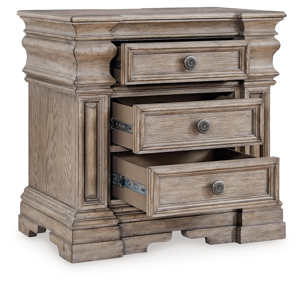 Blairhurst Light Grayish Cal. King Panel Bedroom Set, Brown