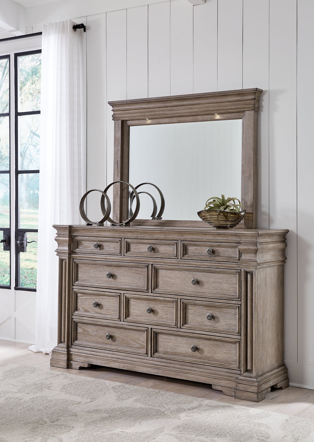 Blairhurst Light Grayish Queen Panel Bedroom Set, Brown