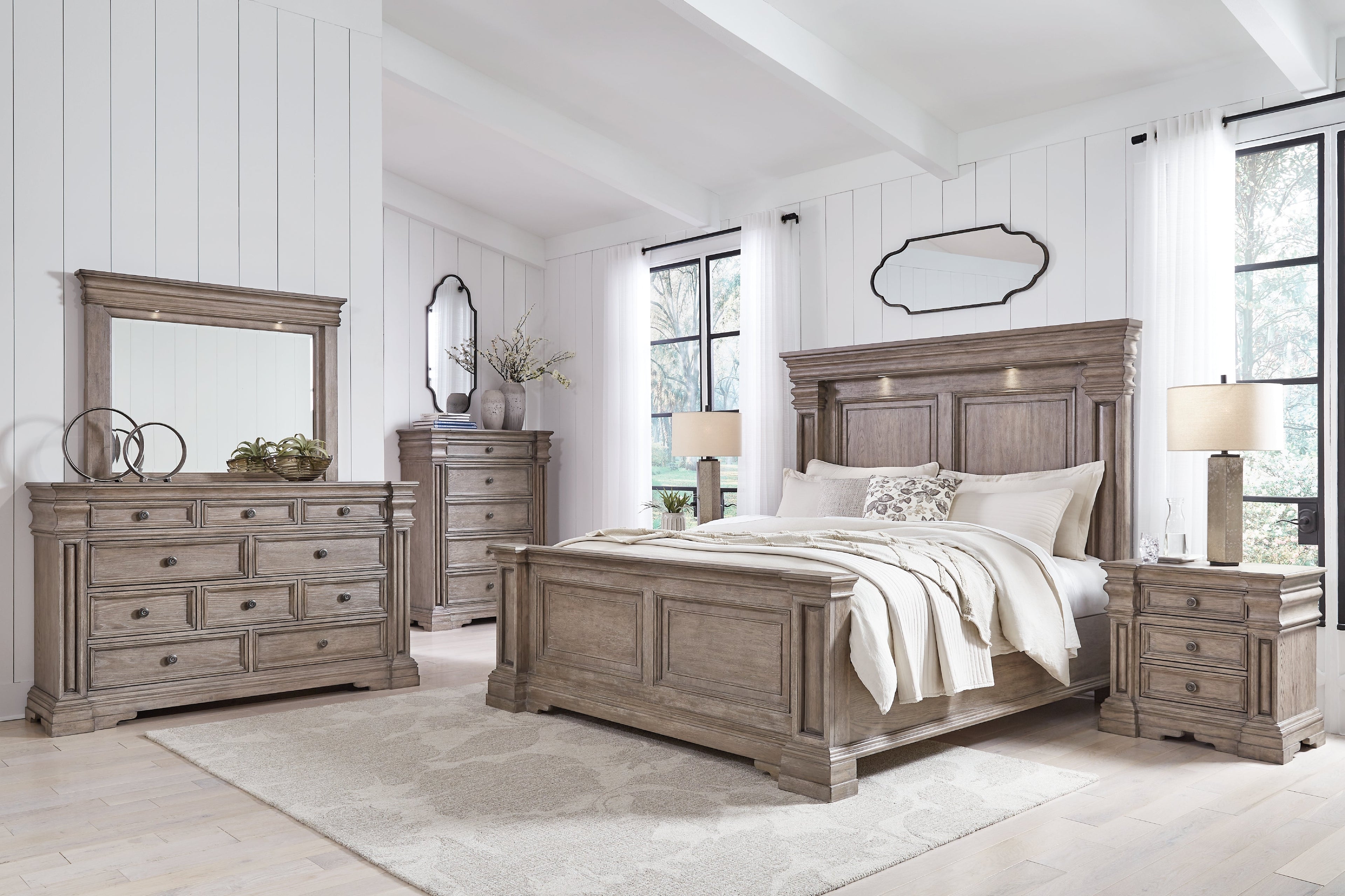 Blairhurst Queen Panel Bedroom Set with Dresser and Mirror