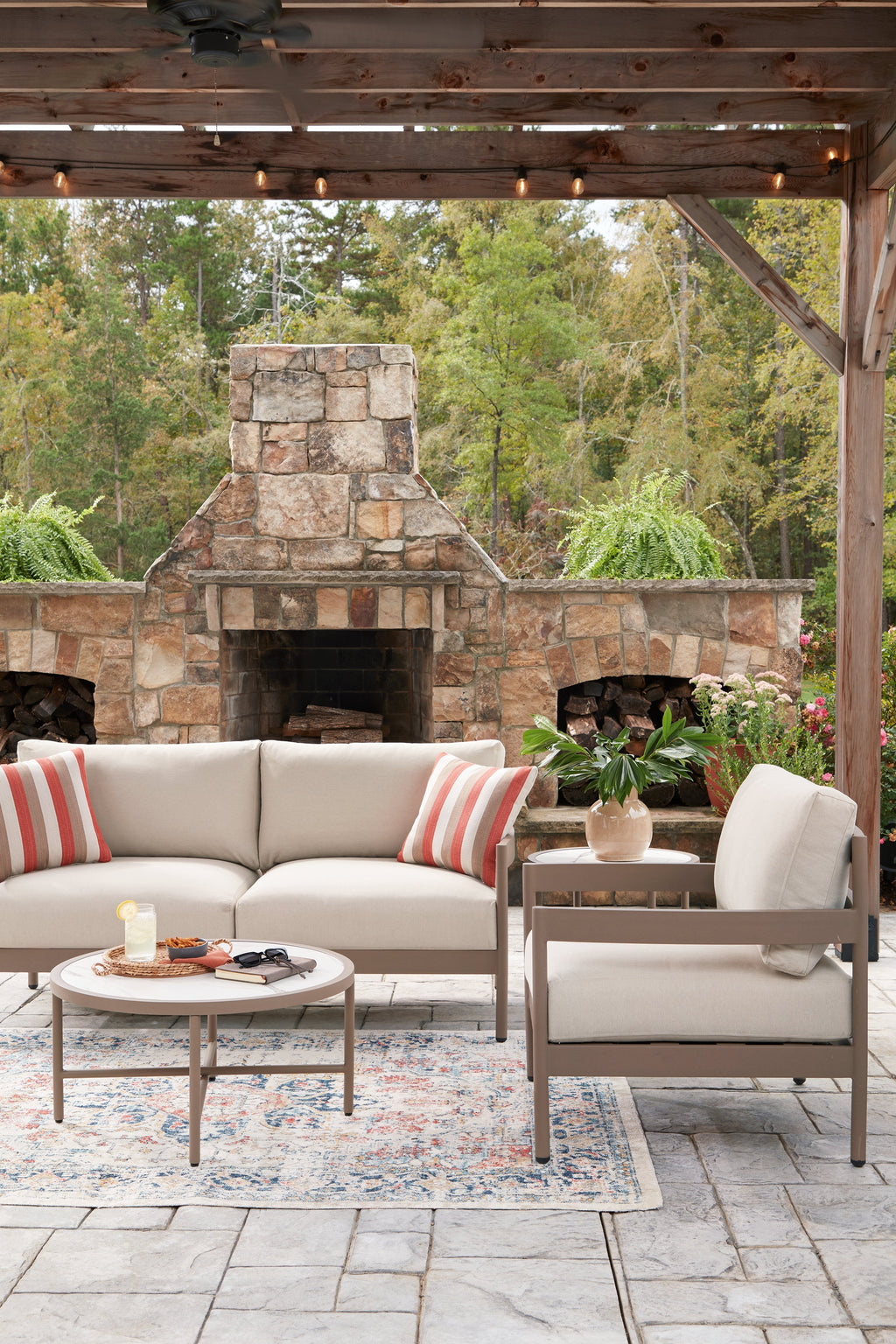 Bluff Trail Beige Love/Chairs/Tables Set (Set of 5)
