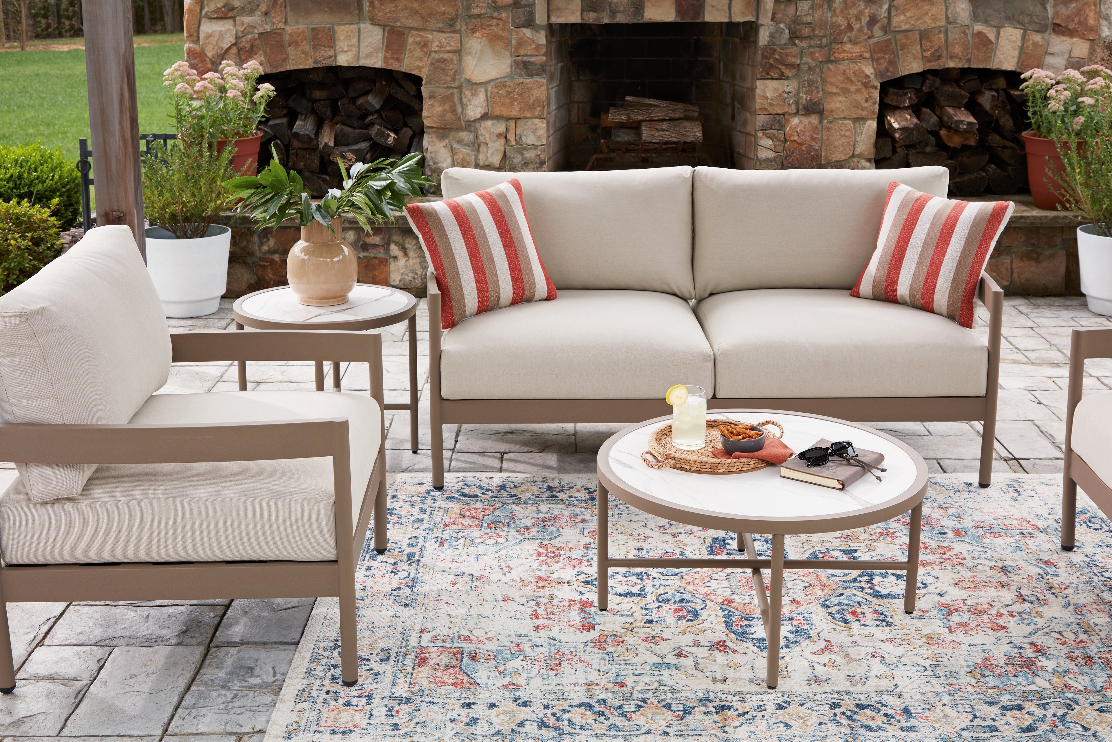 Bluff Trail Beige Love/Chairs/Tables Set (Set of 5)