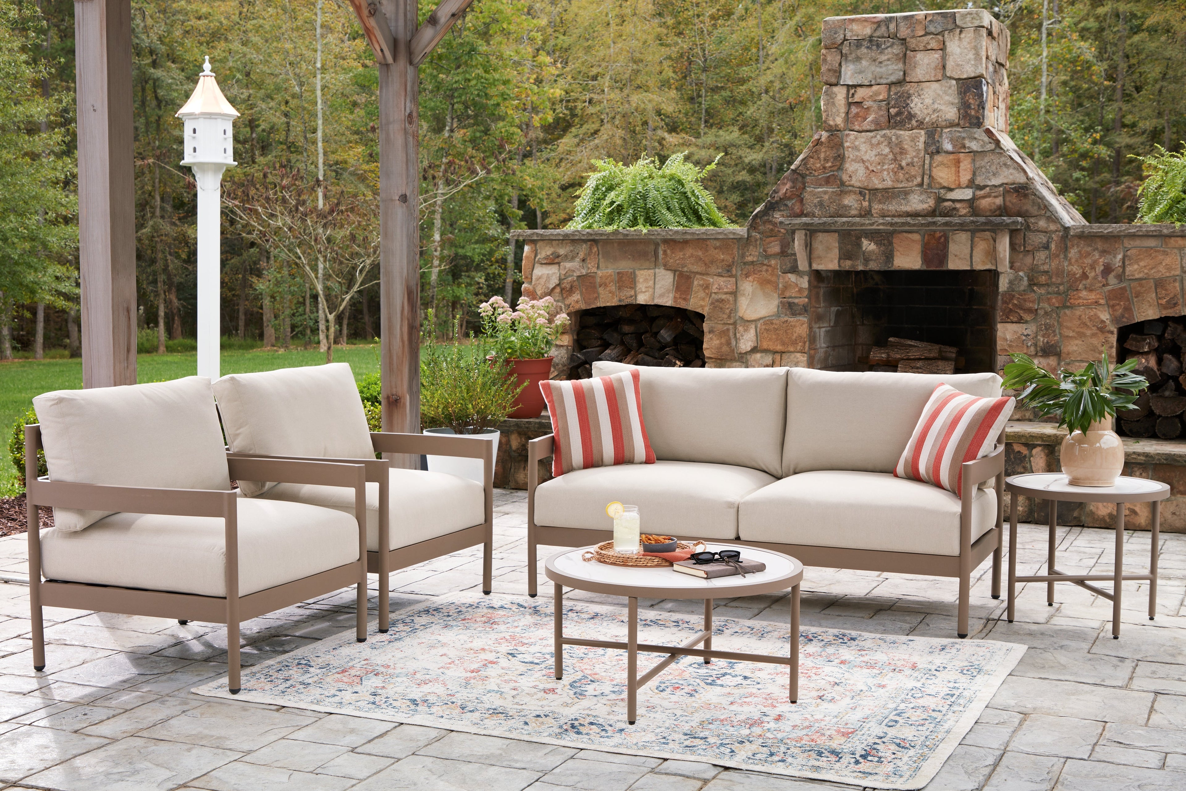 Bluff Trail Beige Love/Chairs/Tables Set (Set of 5)