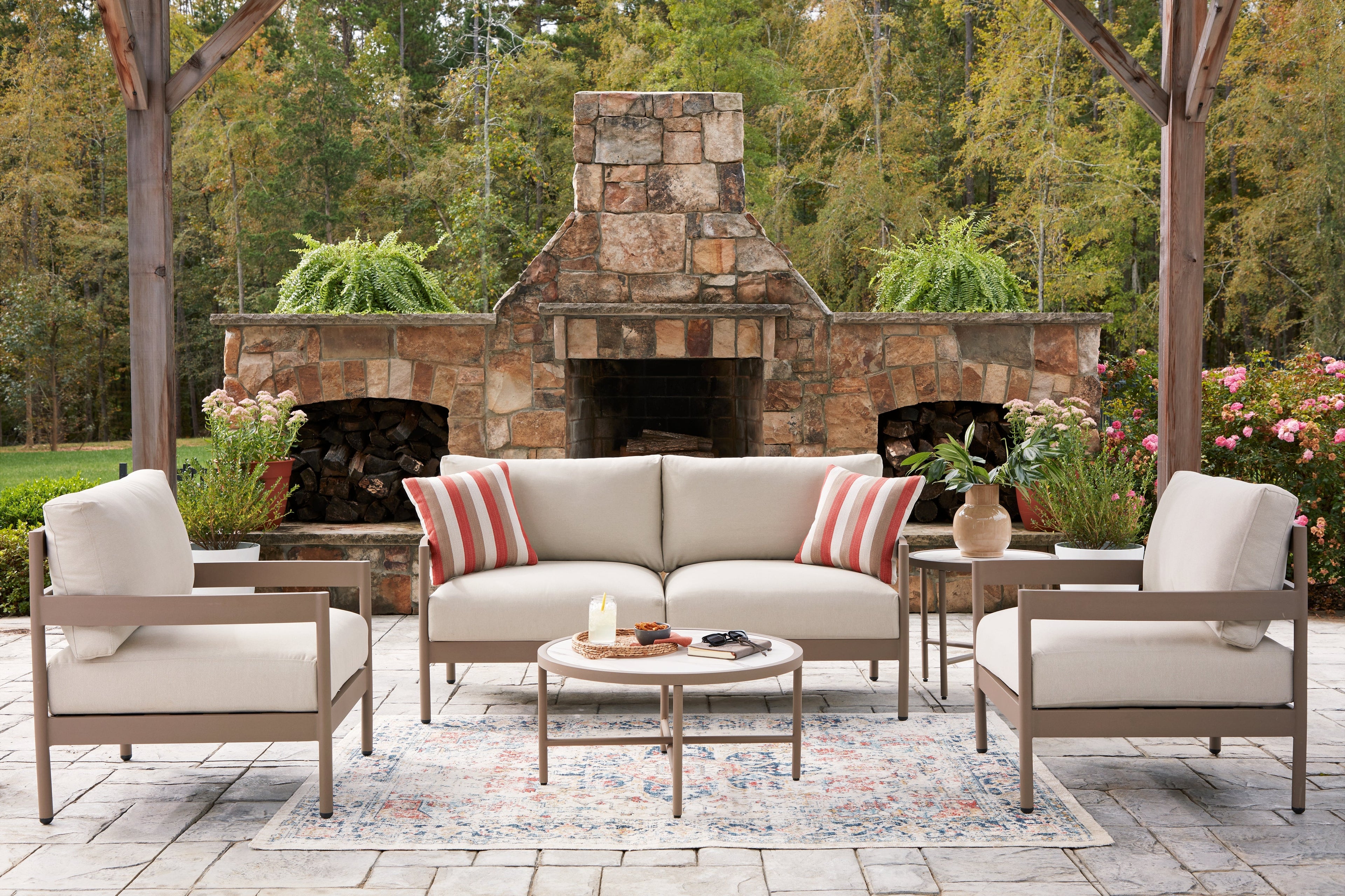 Bluff Trail Beige Love/Chairs/Tables Set (Set of 5)