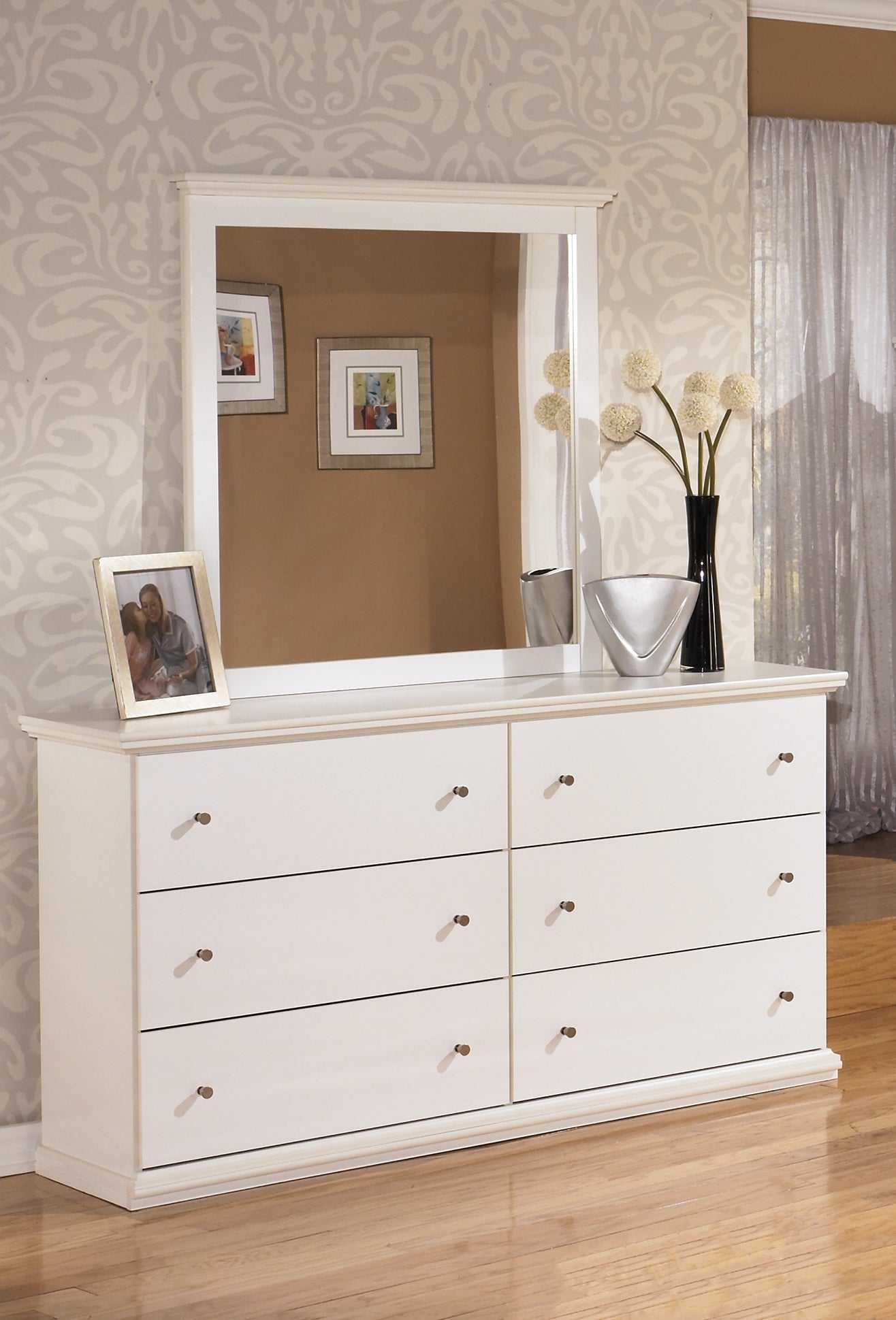 Bostwick Shoals White Six Drawer Dresser