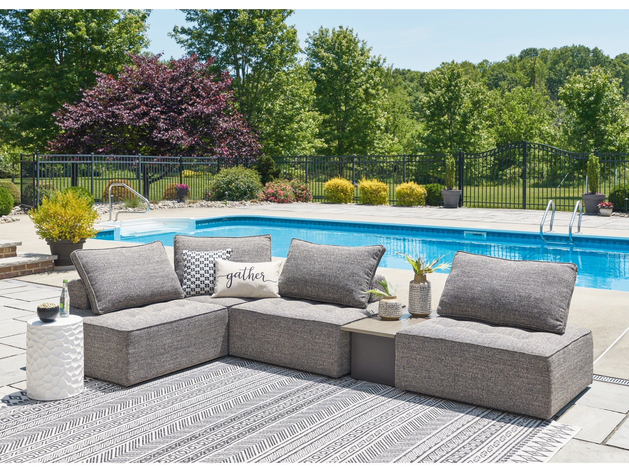 Bree Zee Brown 5-Piece Outdoor Sectional
