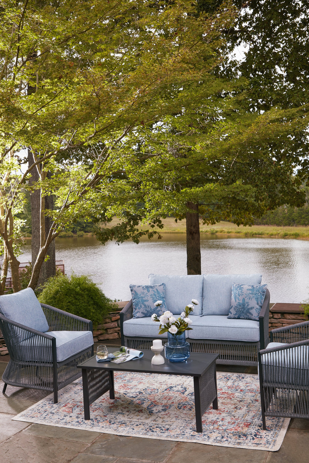 Bridges Beach Gray Love/Chairs/Table Set (Set of 4)