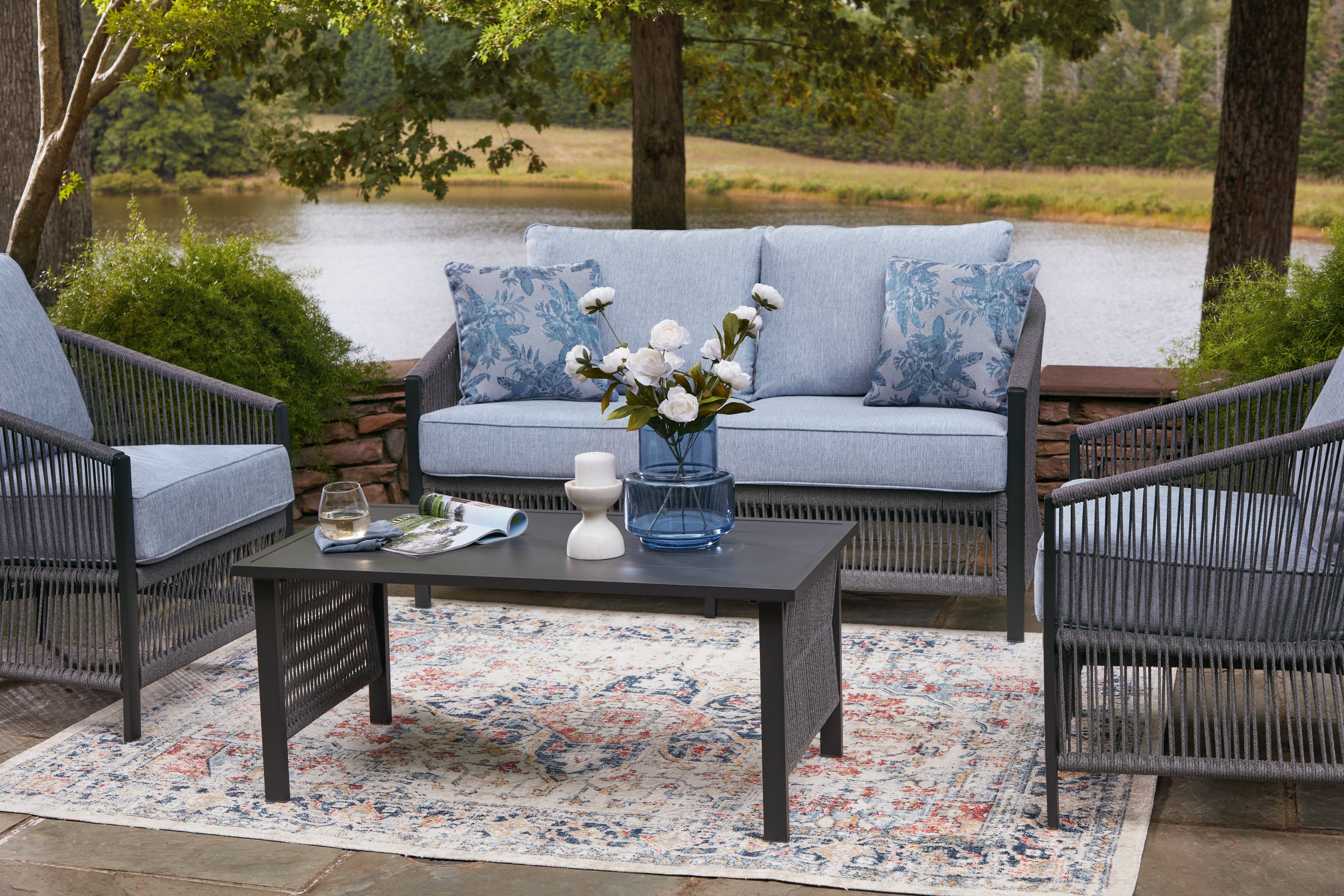 Bridges Beach Gray Love/Chairs/Table Set (Set of 4)