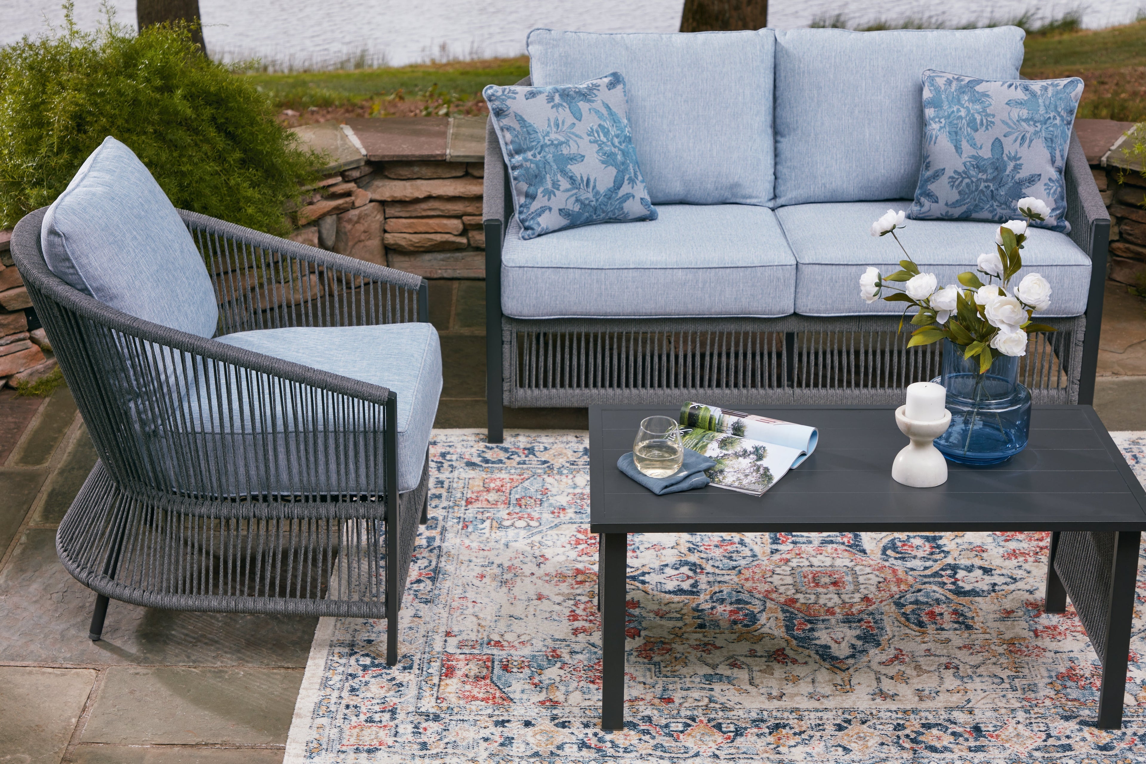 Bridges Beach Gray Love/Chairs/Table Set (Set of 4)