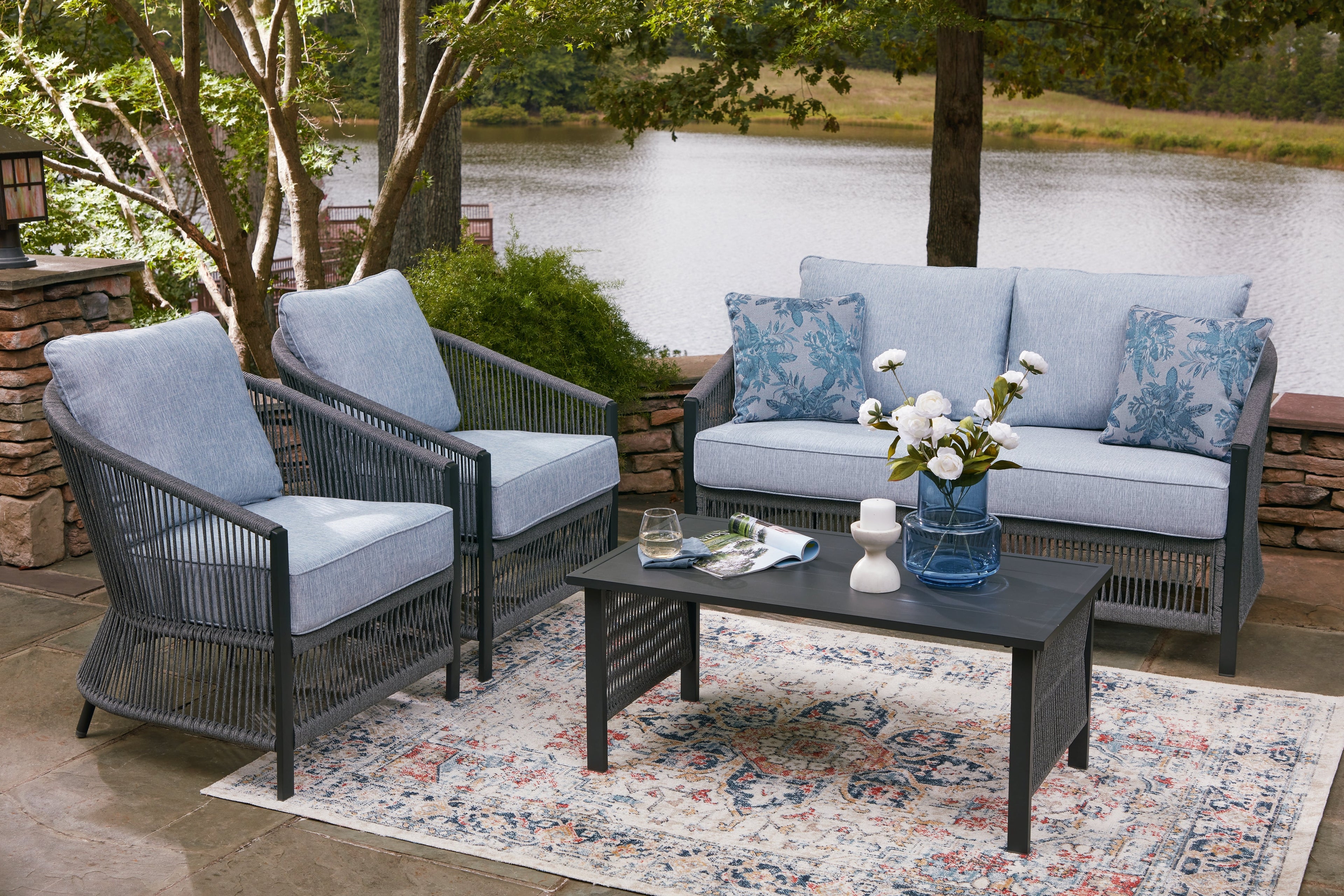 Bridges Beach Gray Love/Chairs/Table Set (Set of 4)