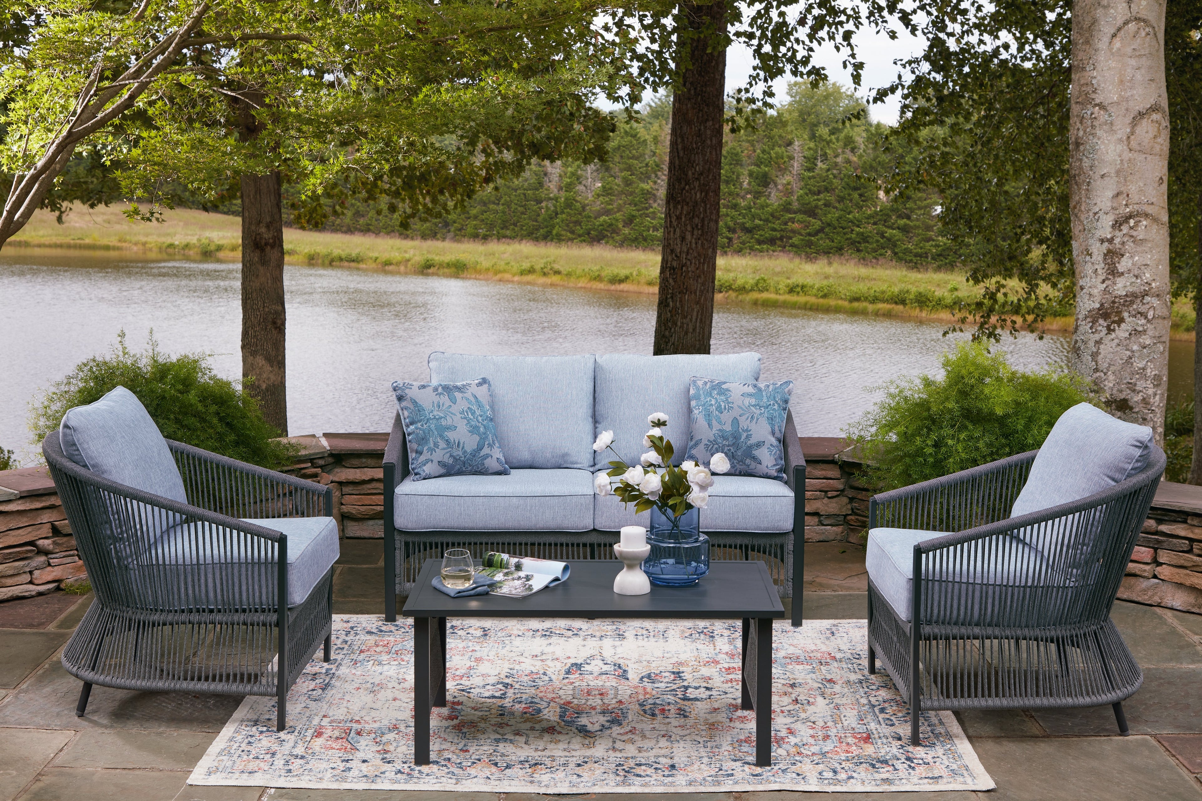 Bridges Beach Gray Love/Chairs/Table Set (Set of 4)