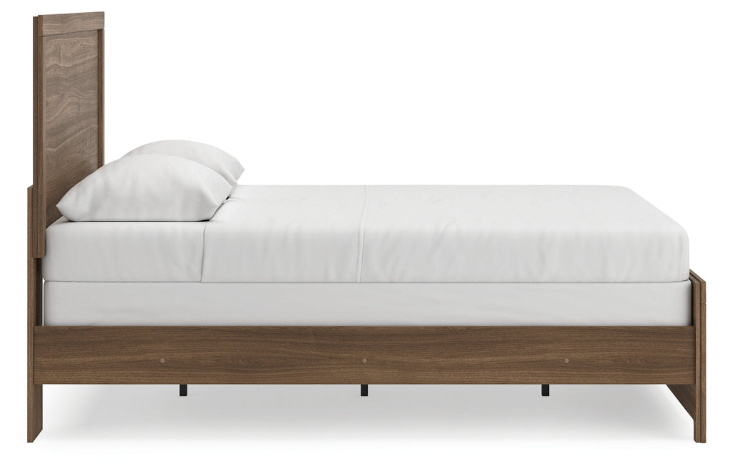 Broachmyn Auburn Queen Panel Bed