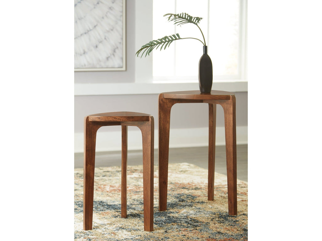 Brynnleigh Medium Brown Accent Table (Set of 2)