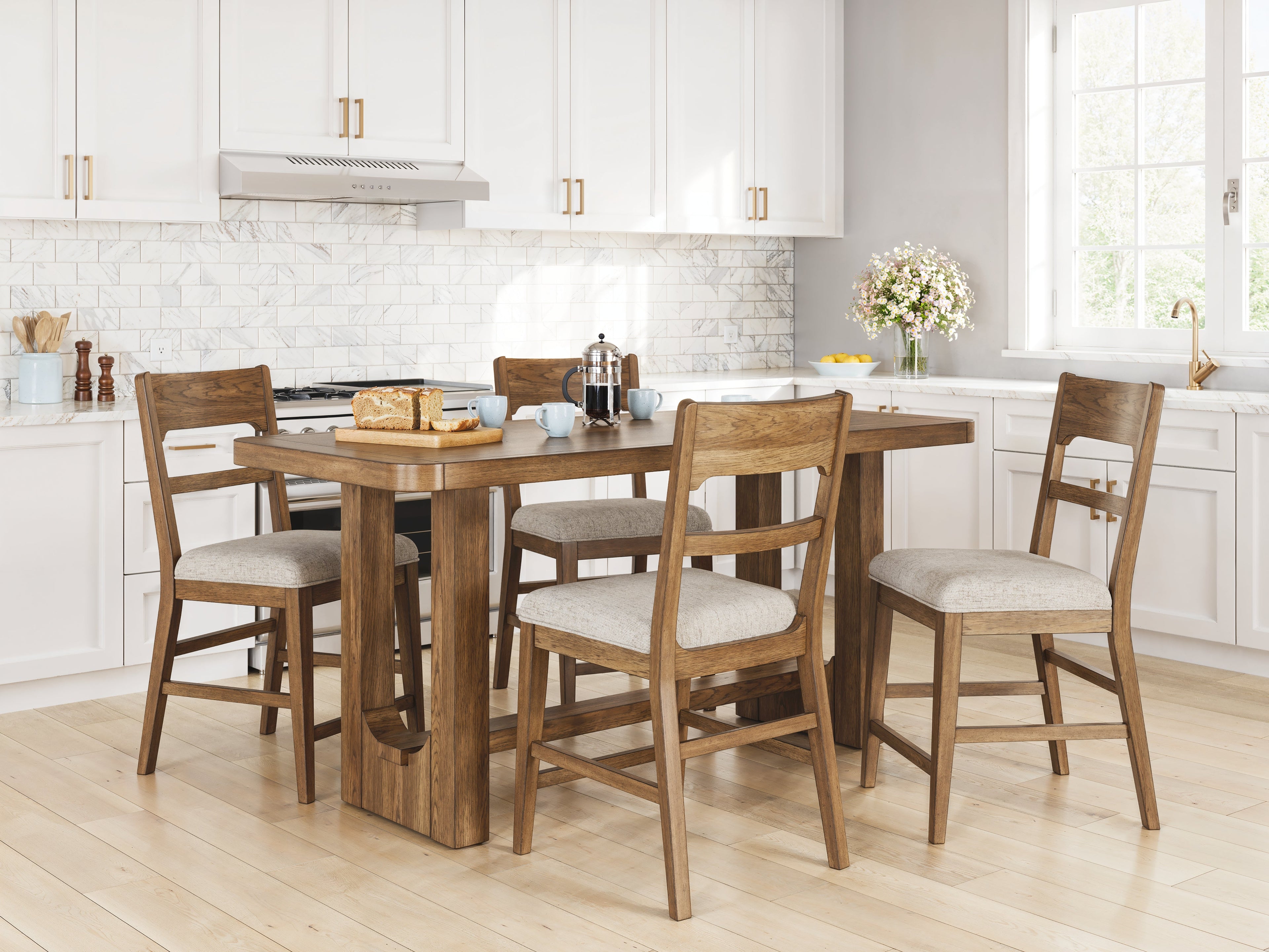 Cabalynn Light Brown Counter Height Dining Table w/ 4 Barstools