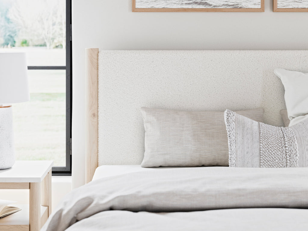 Cadmori Two-tone King Upholstered Panel Bed