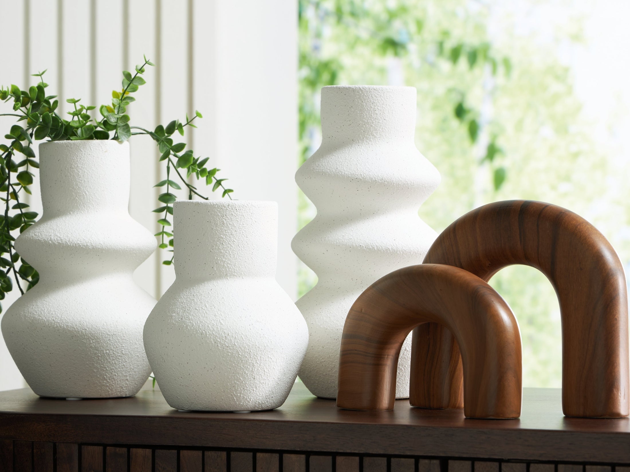 Carterworth White/Brown Accessory Set (Set of 5)