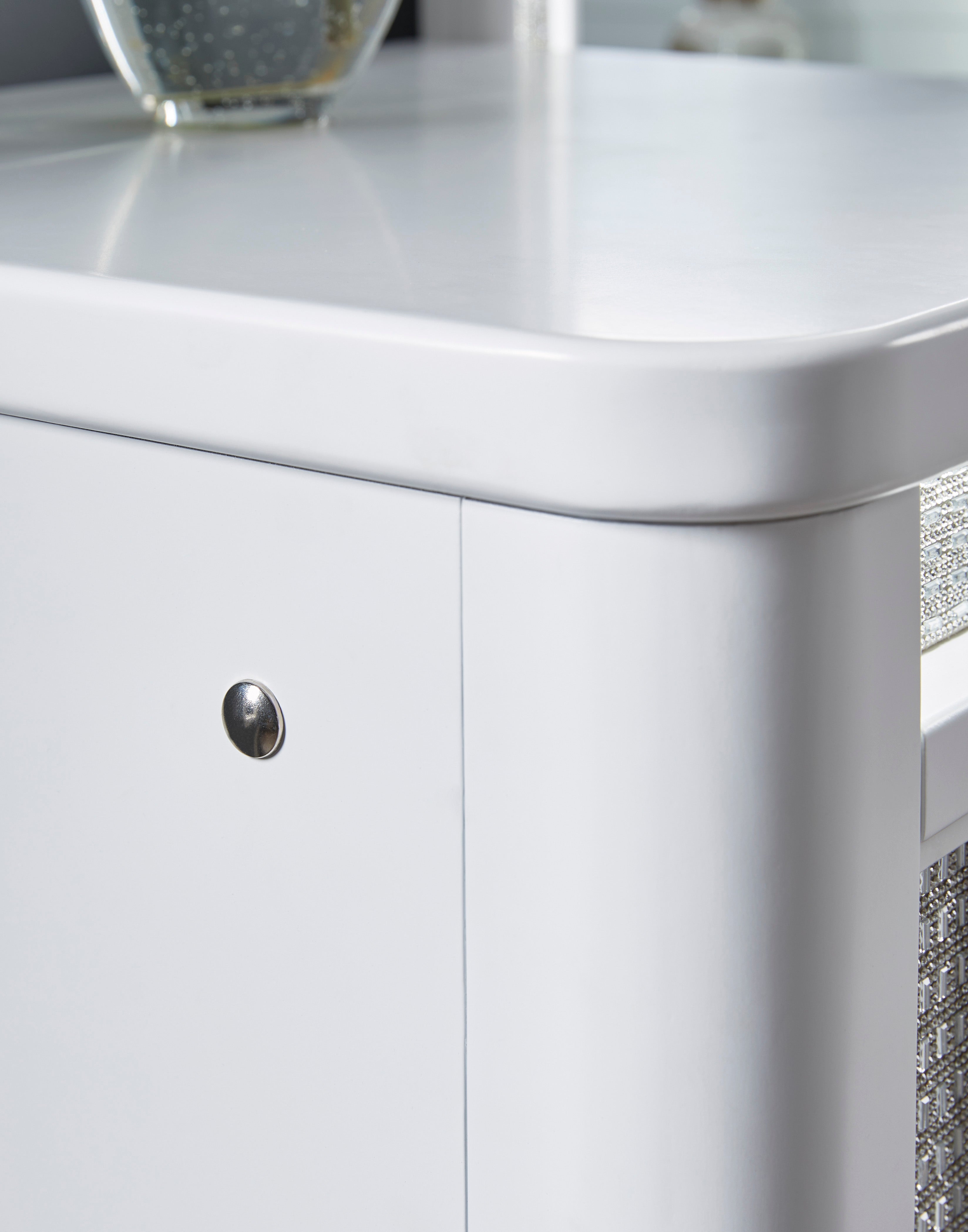 Chalanna White Vanity with Mirror