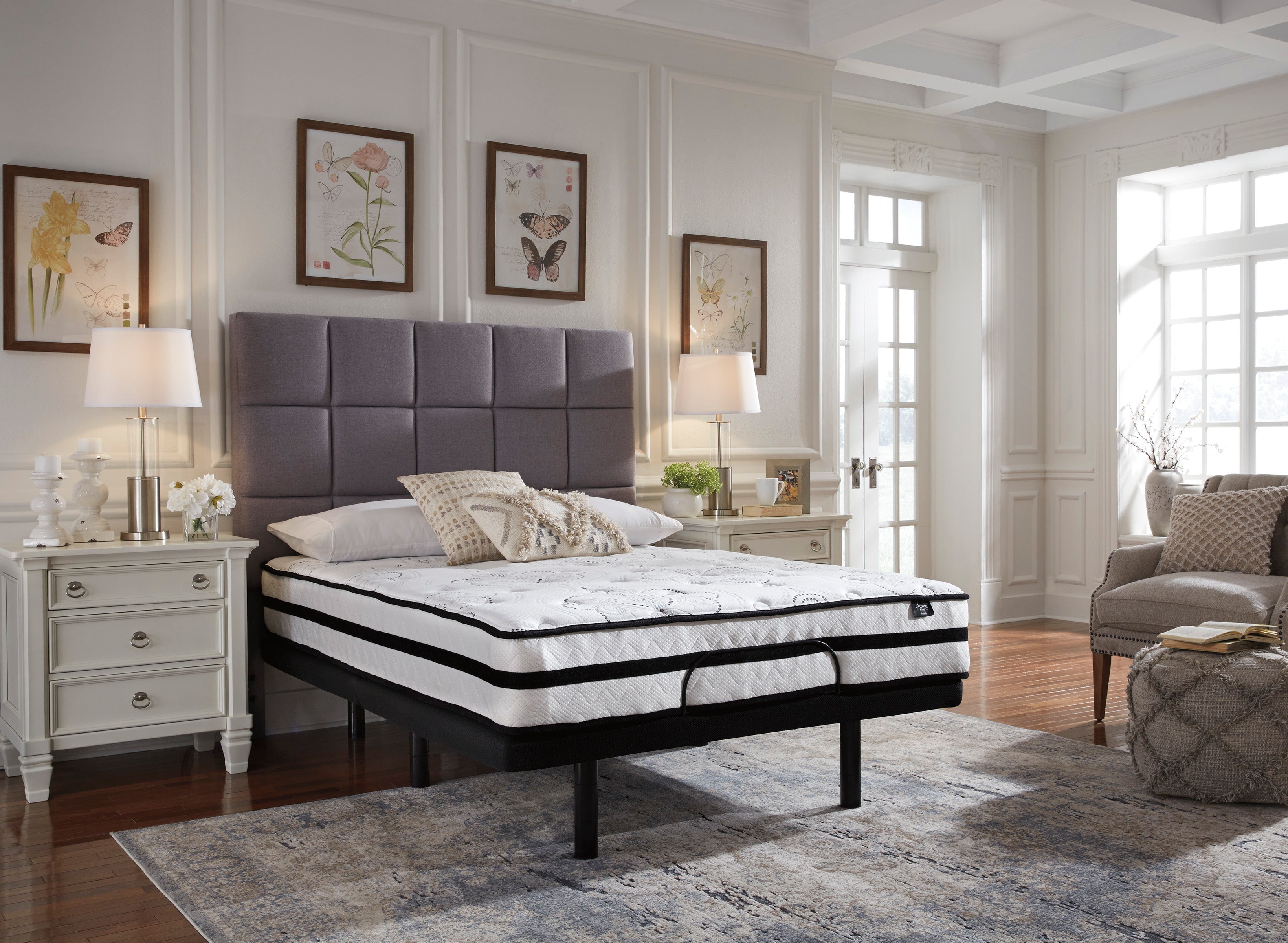 Chime 10 Inch Hybrid King Mattress in a Box
