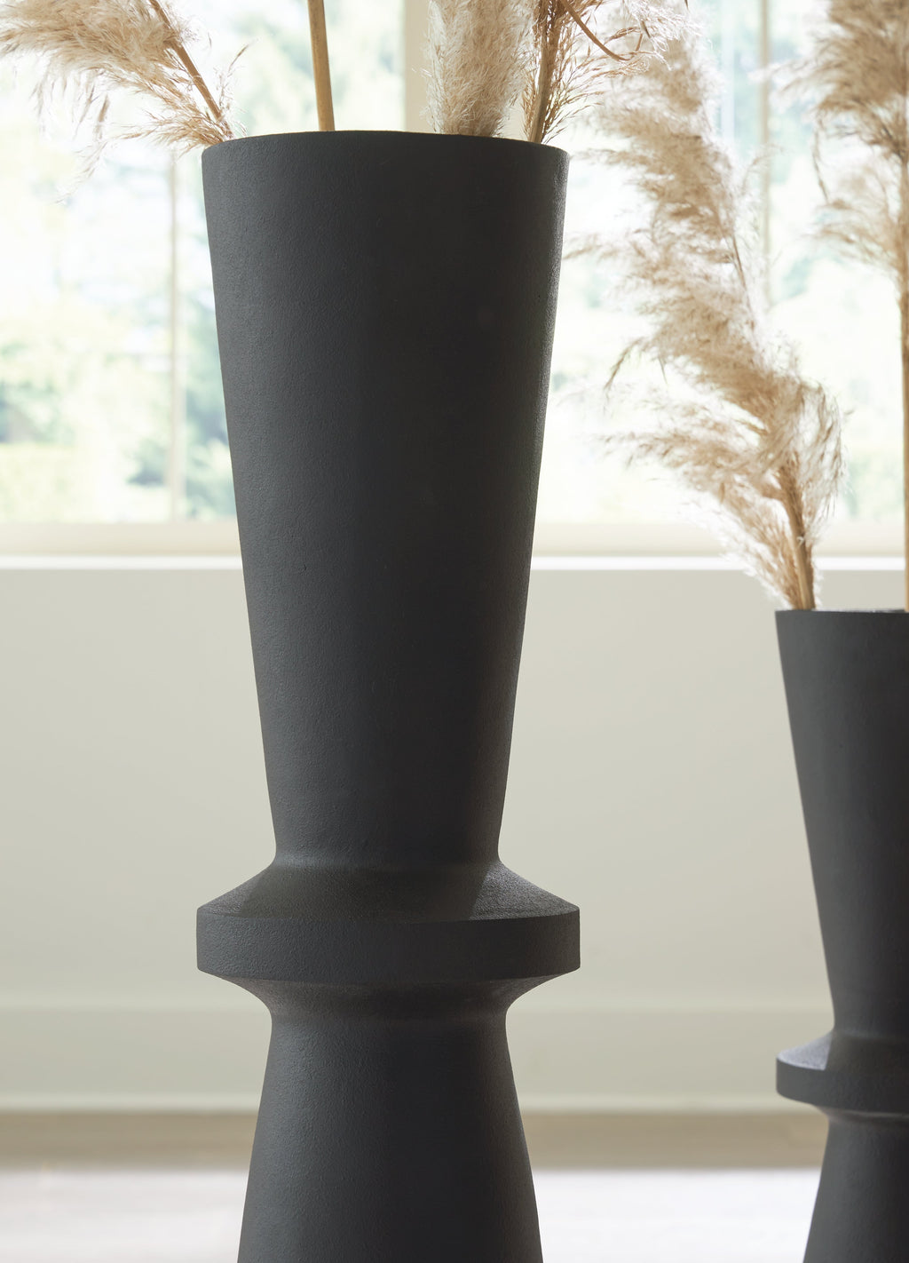 Collisten Black Vase 10"