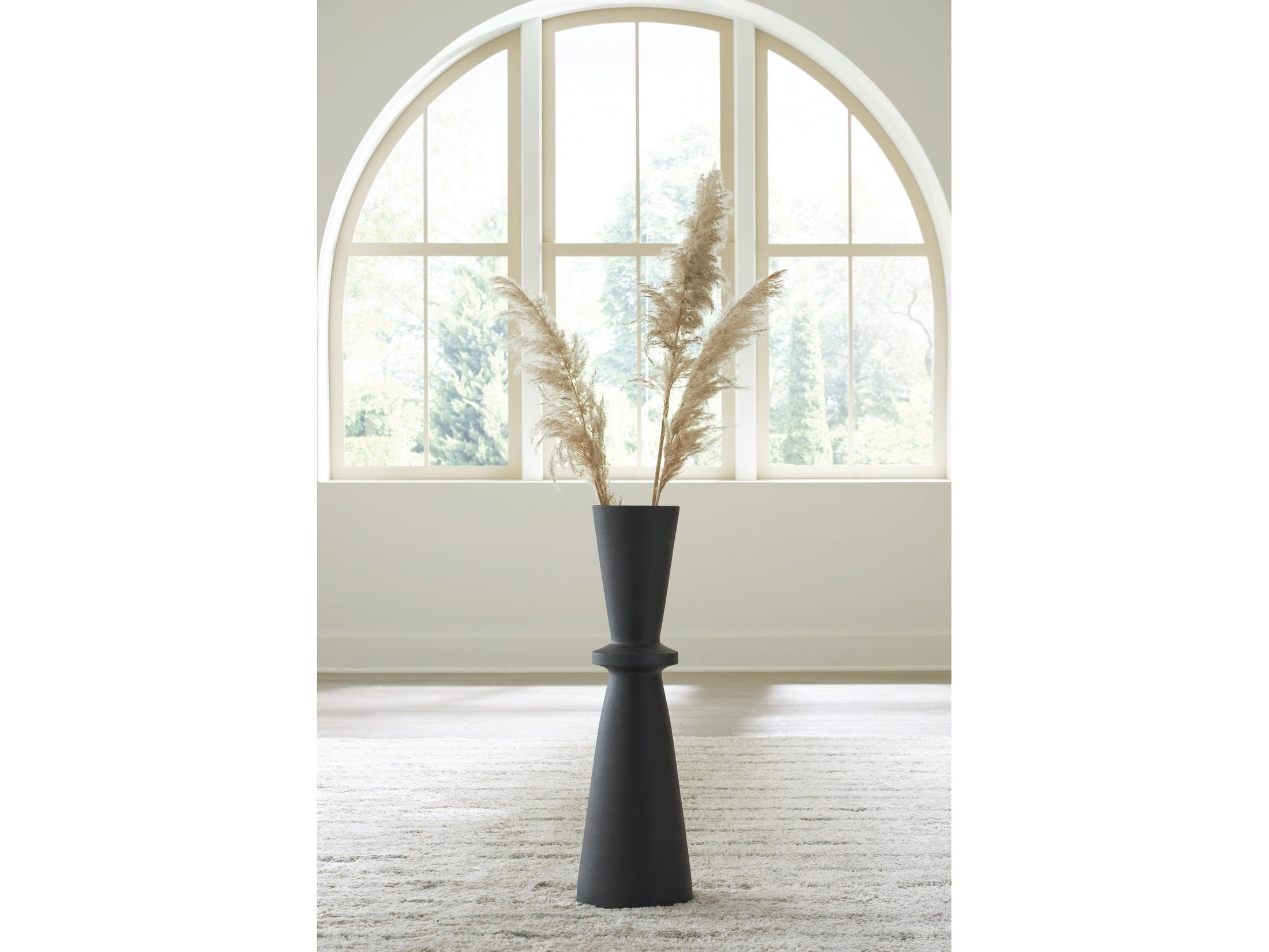 Collisten Black Vase 9"