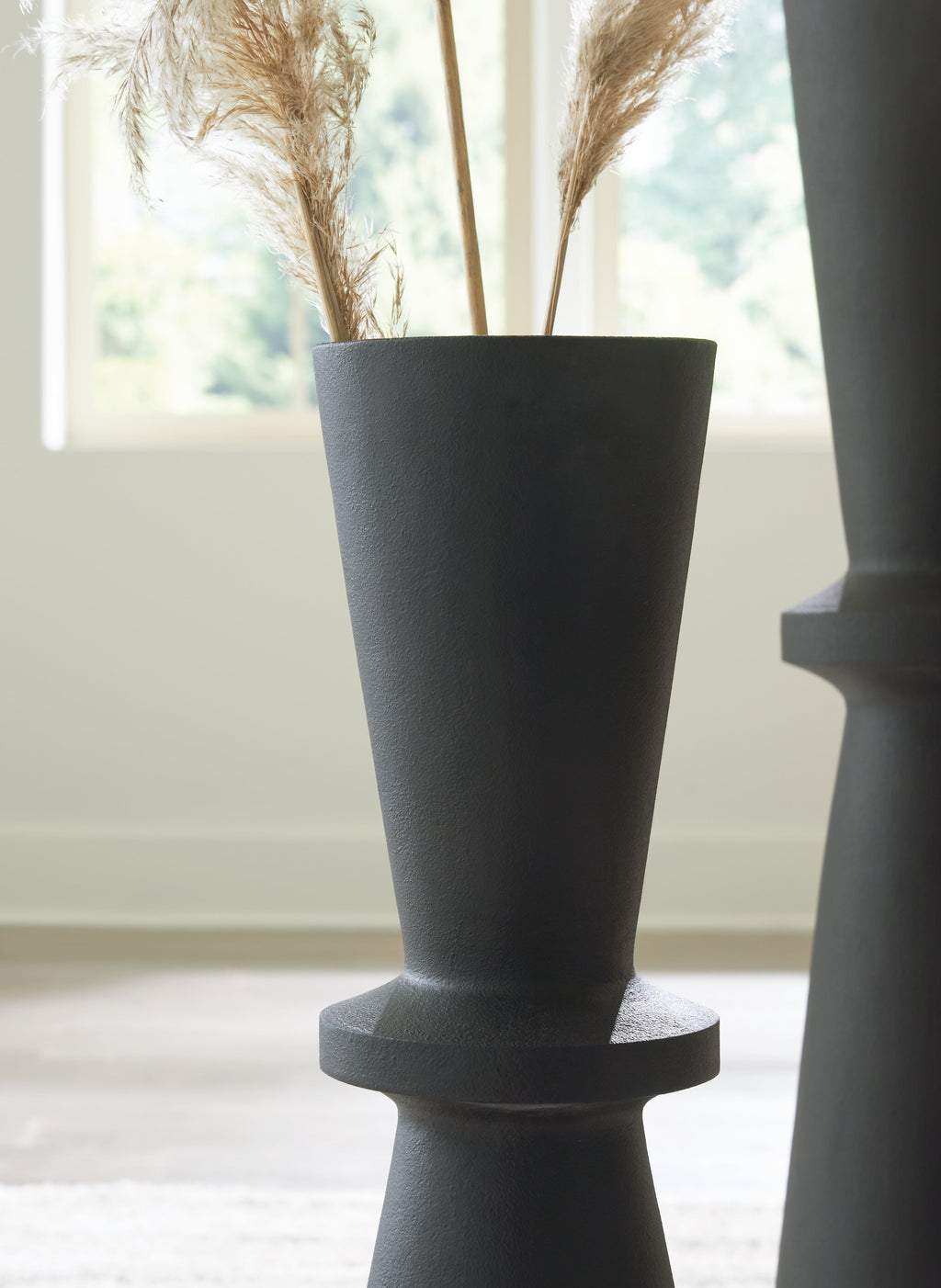 Collisten Black Vase 9"