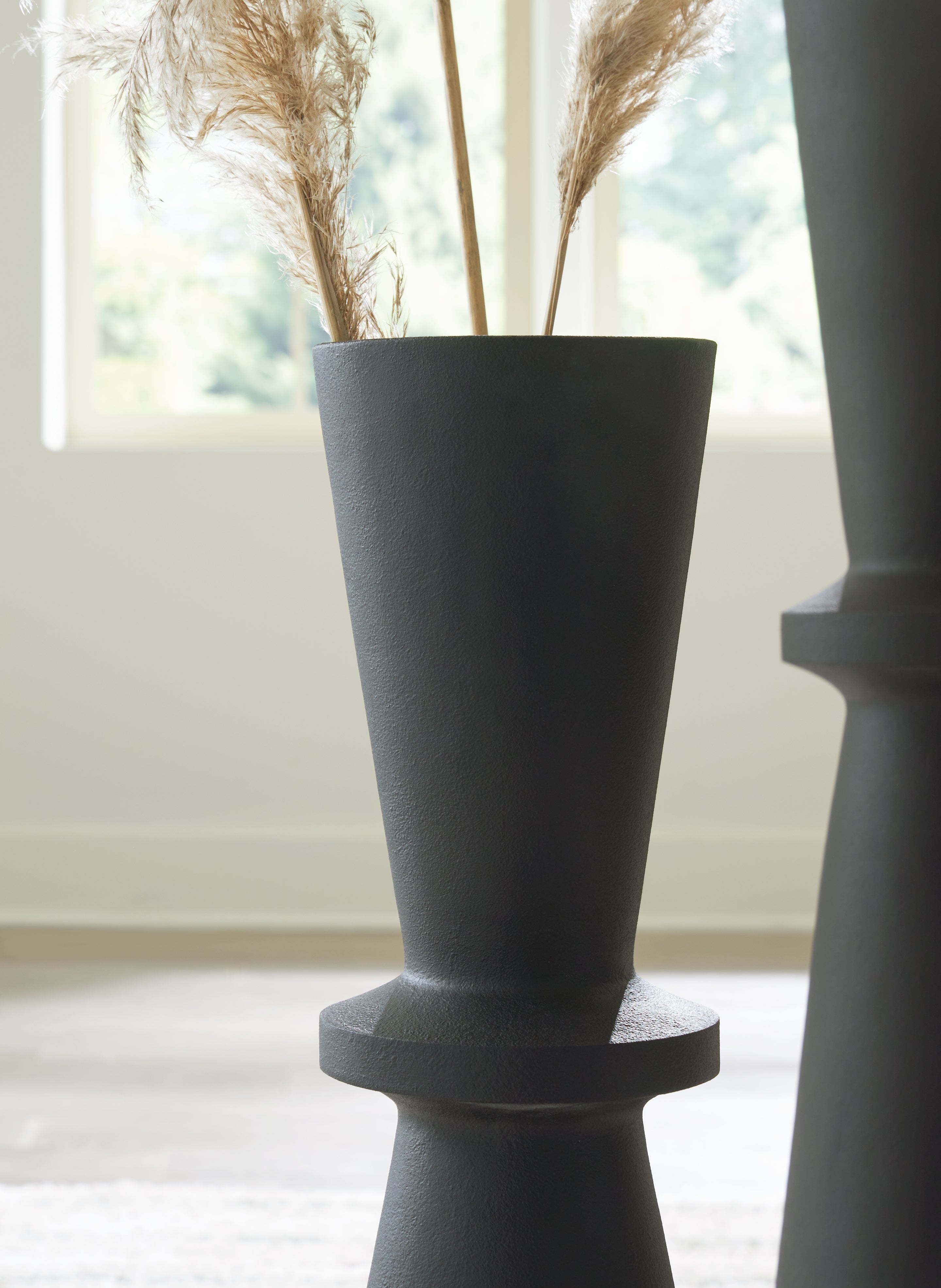 Collisten Black Vase 9"