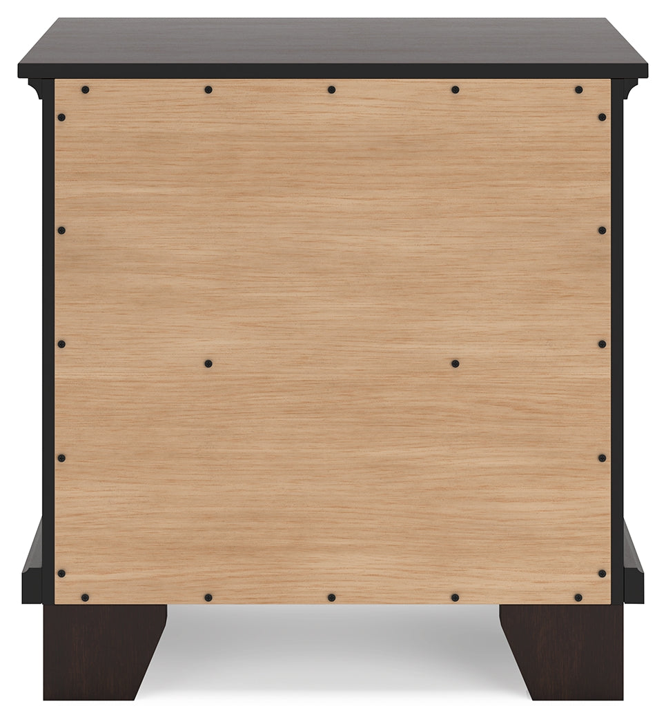 Covetown Dark Brown Full Panel Bedroom Set with Chest and Nightstand