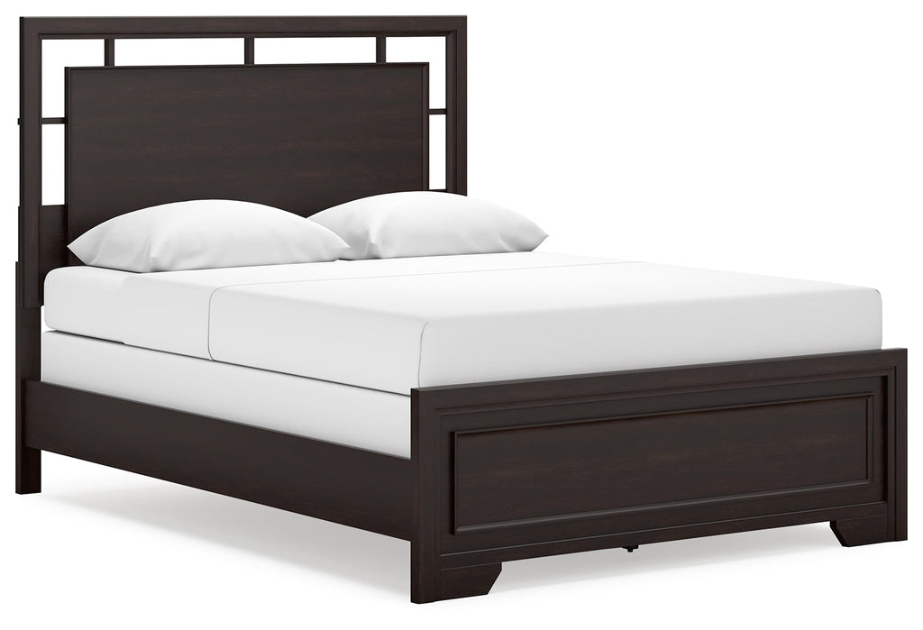Covetown Dark Brown Queen Panel Bed