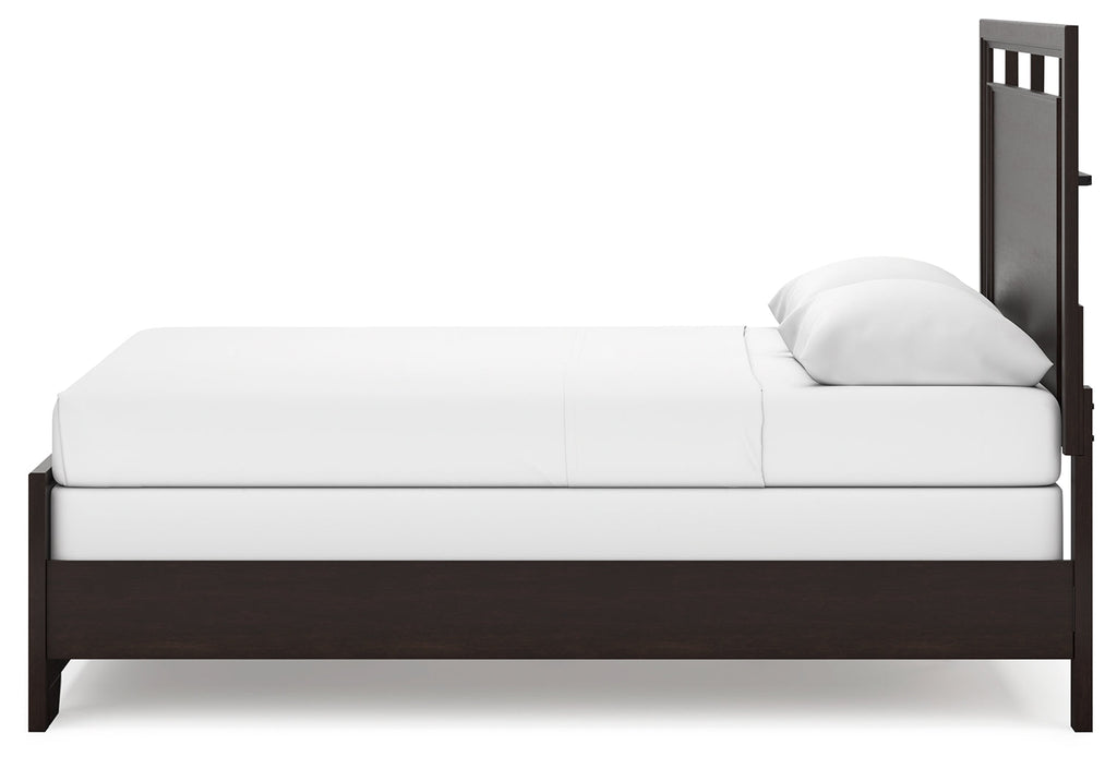 Covetown Dark Brown Queen Panel Bedroom Set with Nightstand