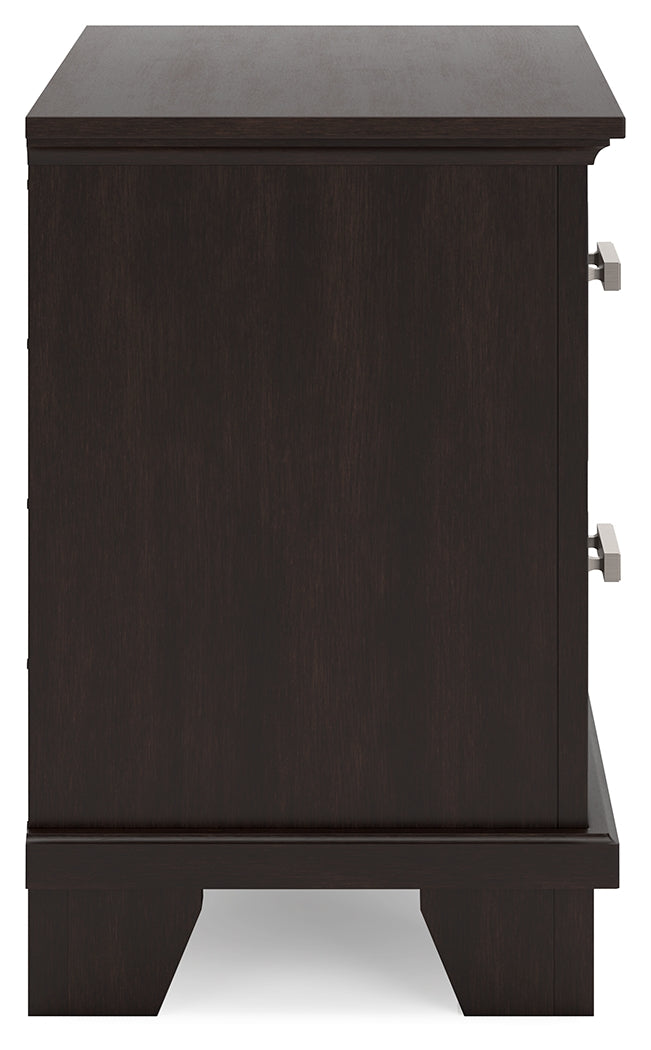 Covetown Dark Brown Queen Panel Bedroom Set with Nightstand
