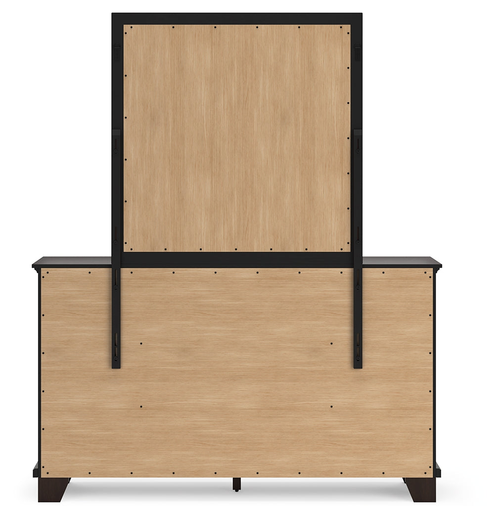Covetown Queen Panel Bedroom Set with Dresser and Mirror
